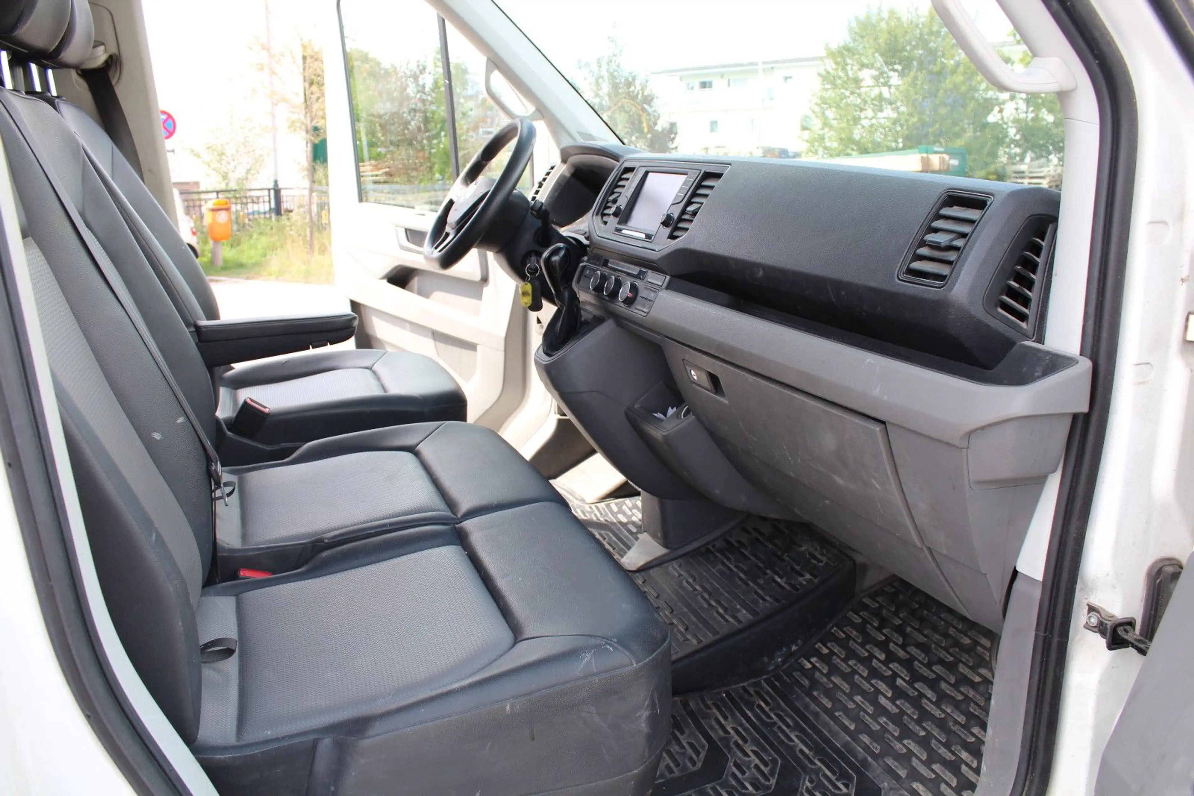 Volkswagen Crafter Kasten 35 mittellang Hochdach FWD — photo 13