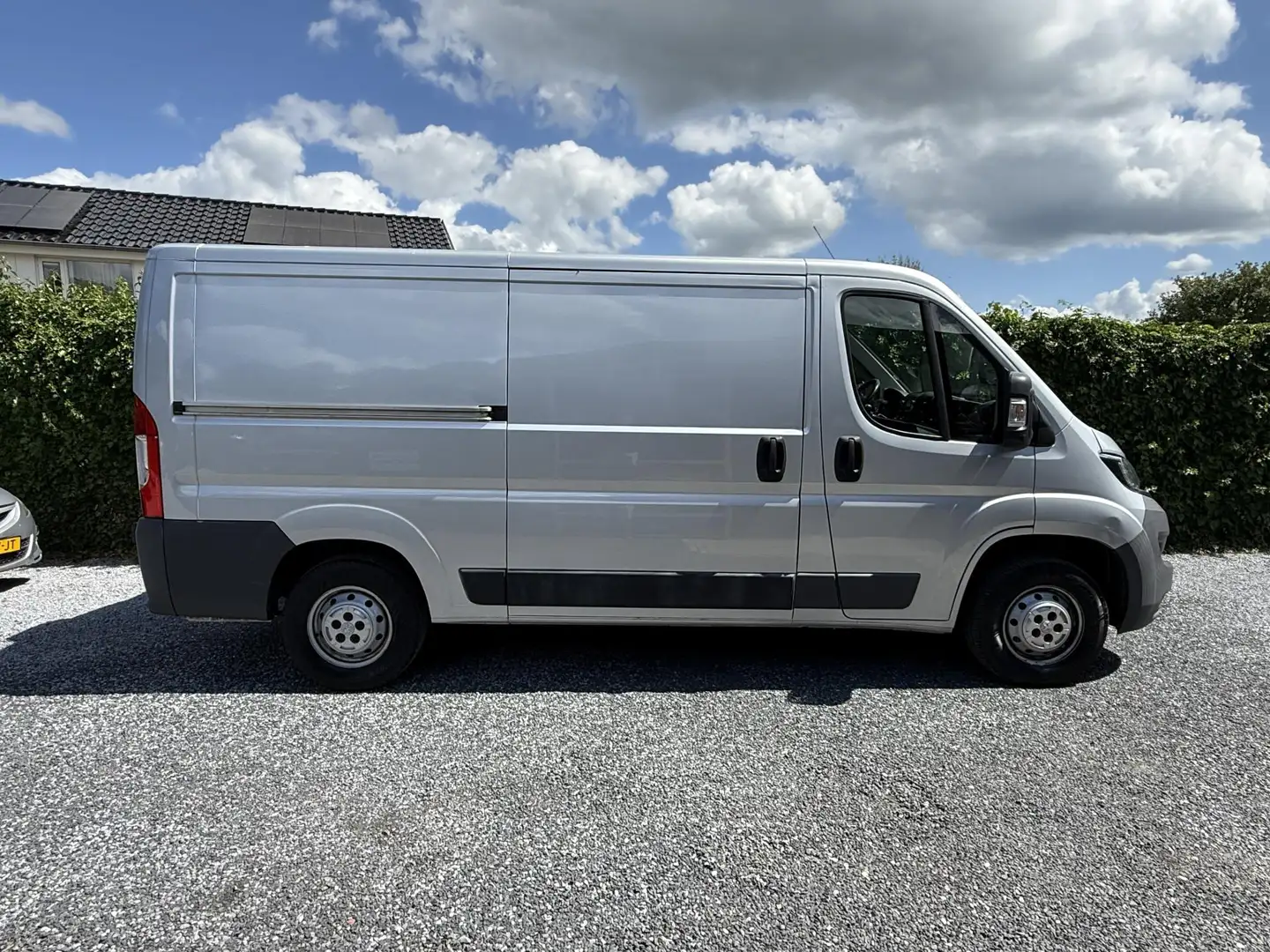 Peugeot Boxer 330 2.2 HDI L2H1 XT | Airco | Cruise Control | Tre Grijs - 2