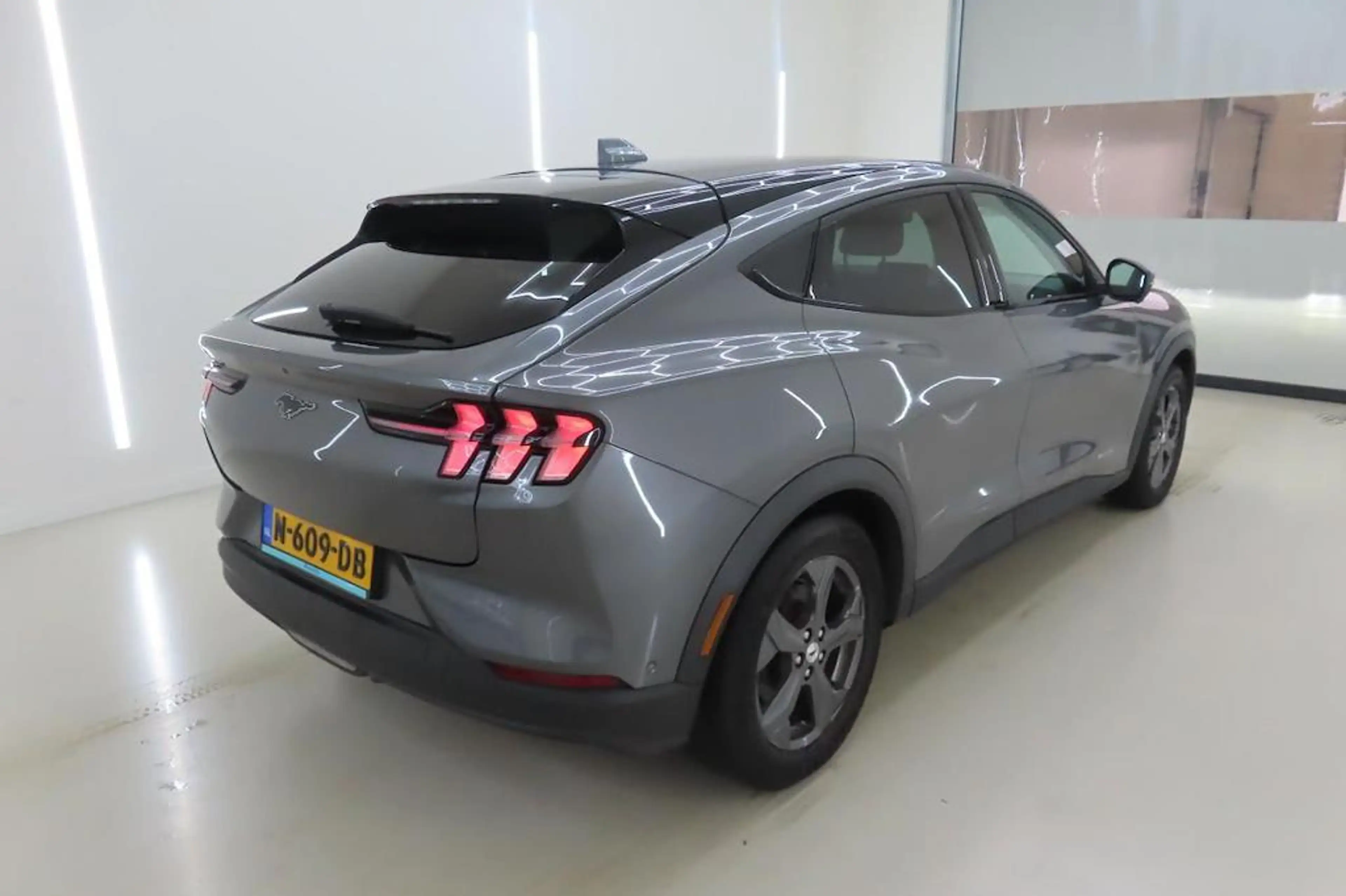 Ford Mustang Mach-E RWD 75 kWh | SOH 94%| B&O | Winterpakket | — photo 3