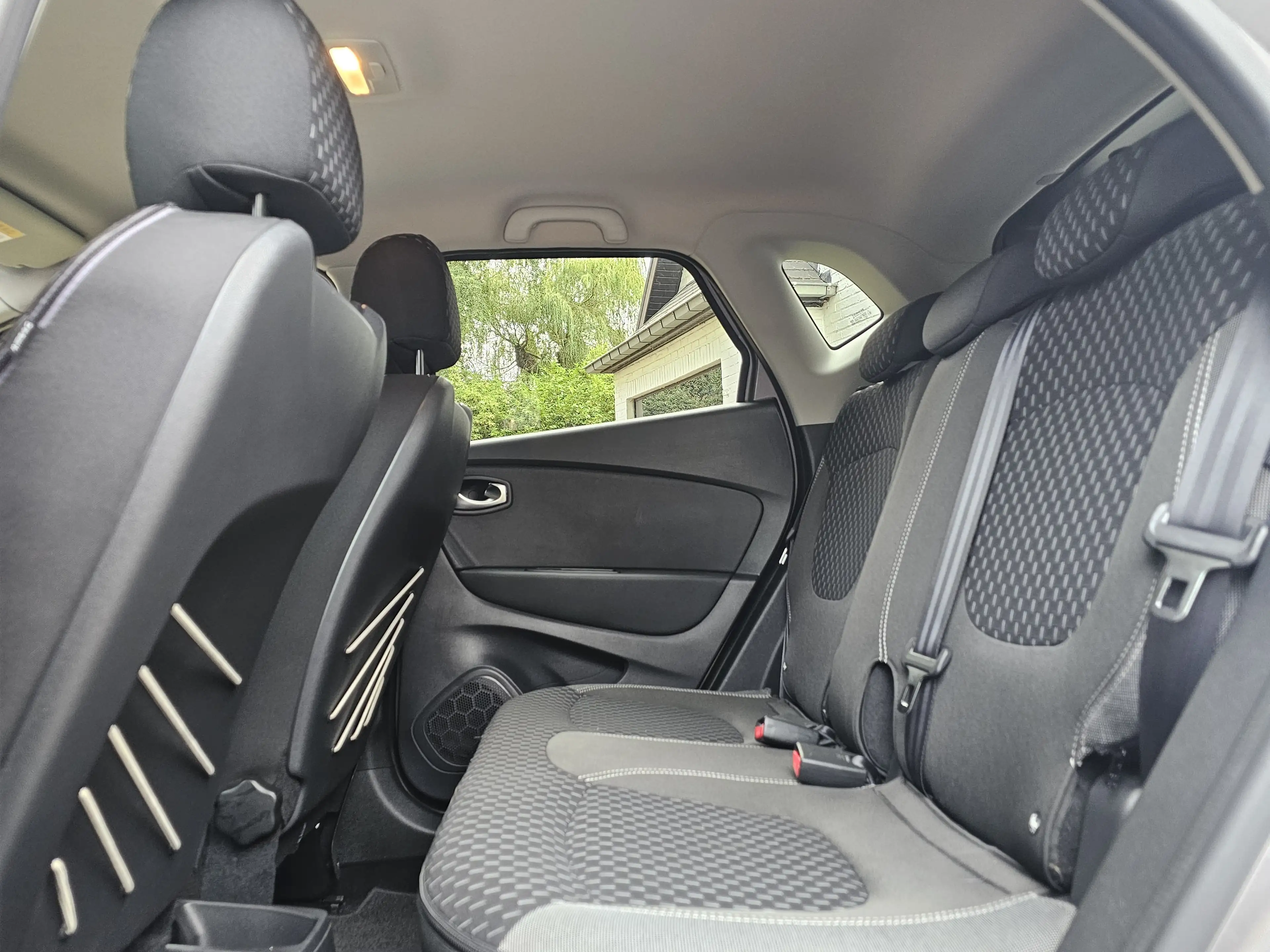 Renault Captur 1.33 TCe * AUTOMAT** 99 000 KM ** LED+NAVI+CRUISE.C+...* — photo 7