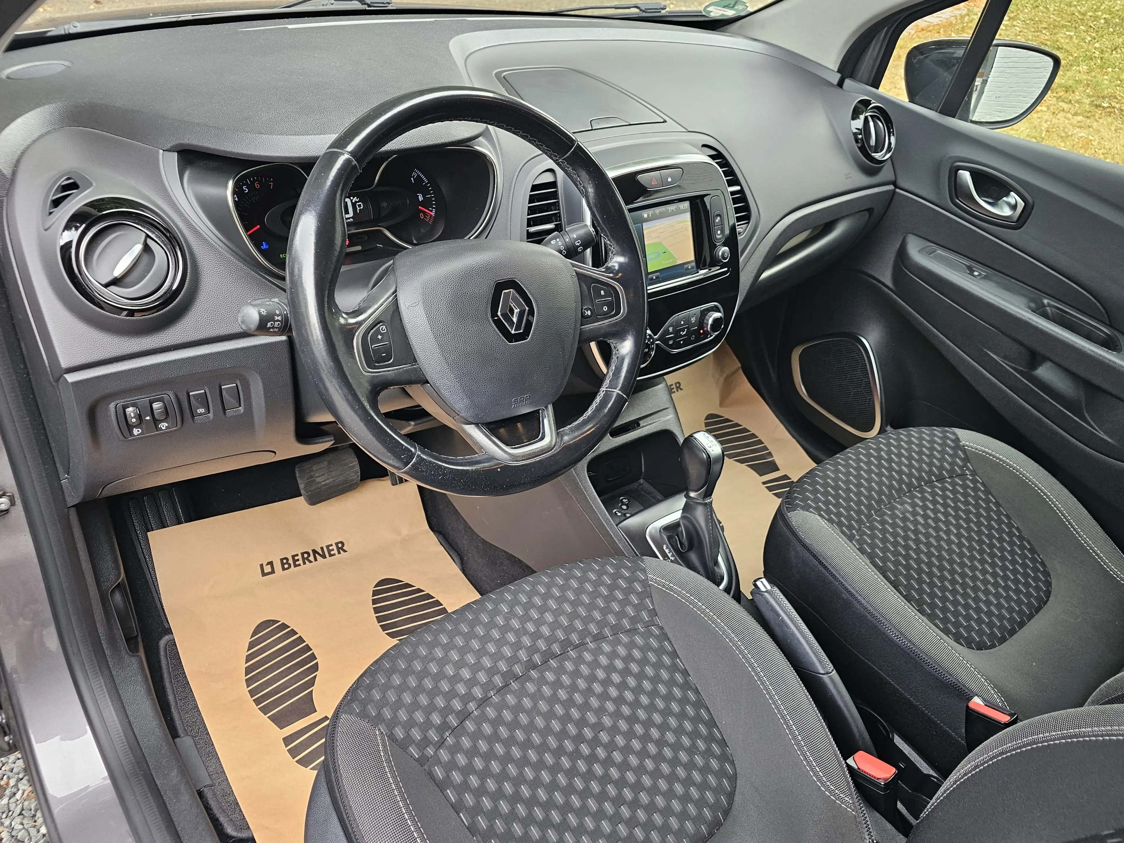 Renault Captur 1.33 TCe * AUTOMAT** 99 000 KM ** LED+NAVI+CRUISE.C+...* — photo 13