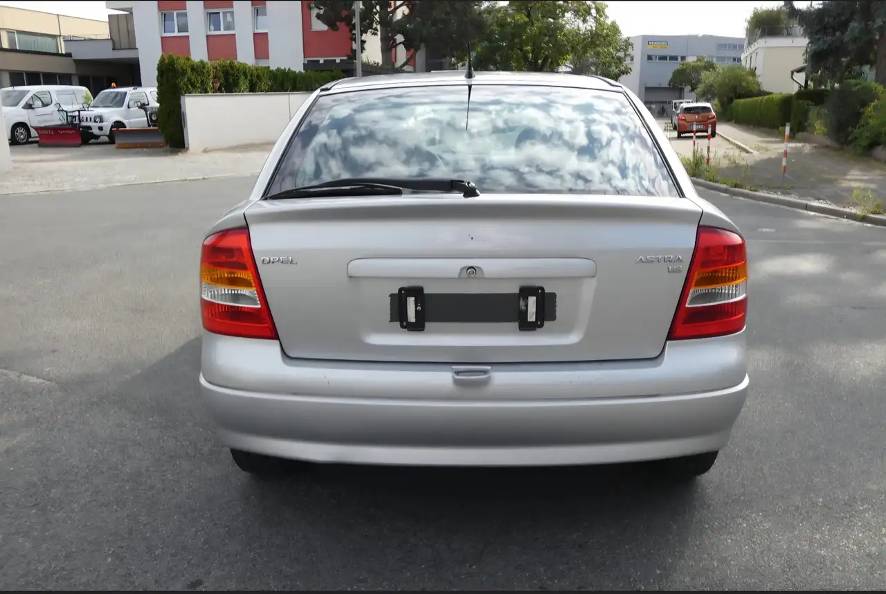 Opel Astra 1.6 Elegance, foto 4