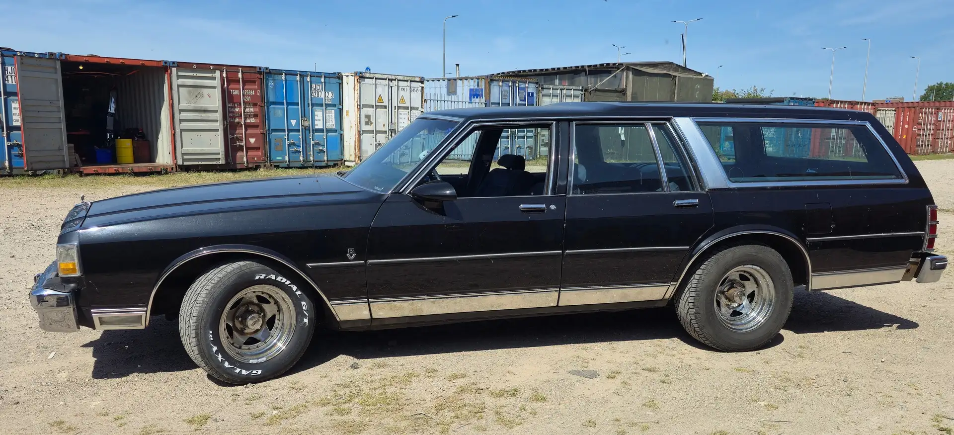 Oldsmobile Custom Cruiser Custom Cruiser undefined Black - 1