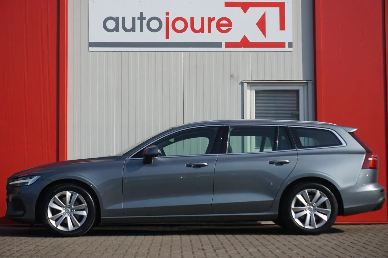 Volvo V60 2.0 D3 Inscription | Harman/Kardon | Camera | Trek Grijs - 2