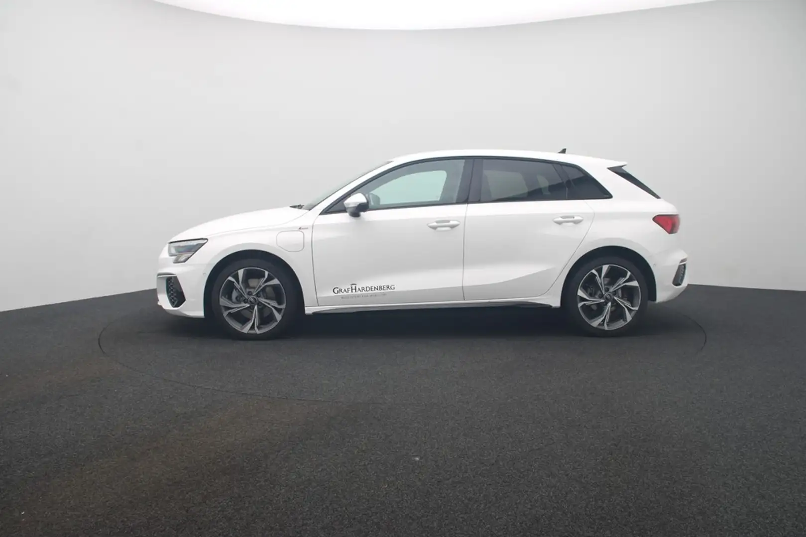 Audi A3 Sportback 40 TFSI e S line LED Navi Weiß - 2