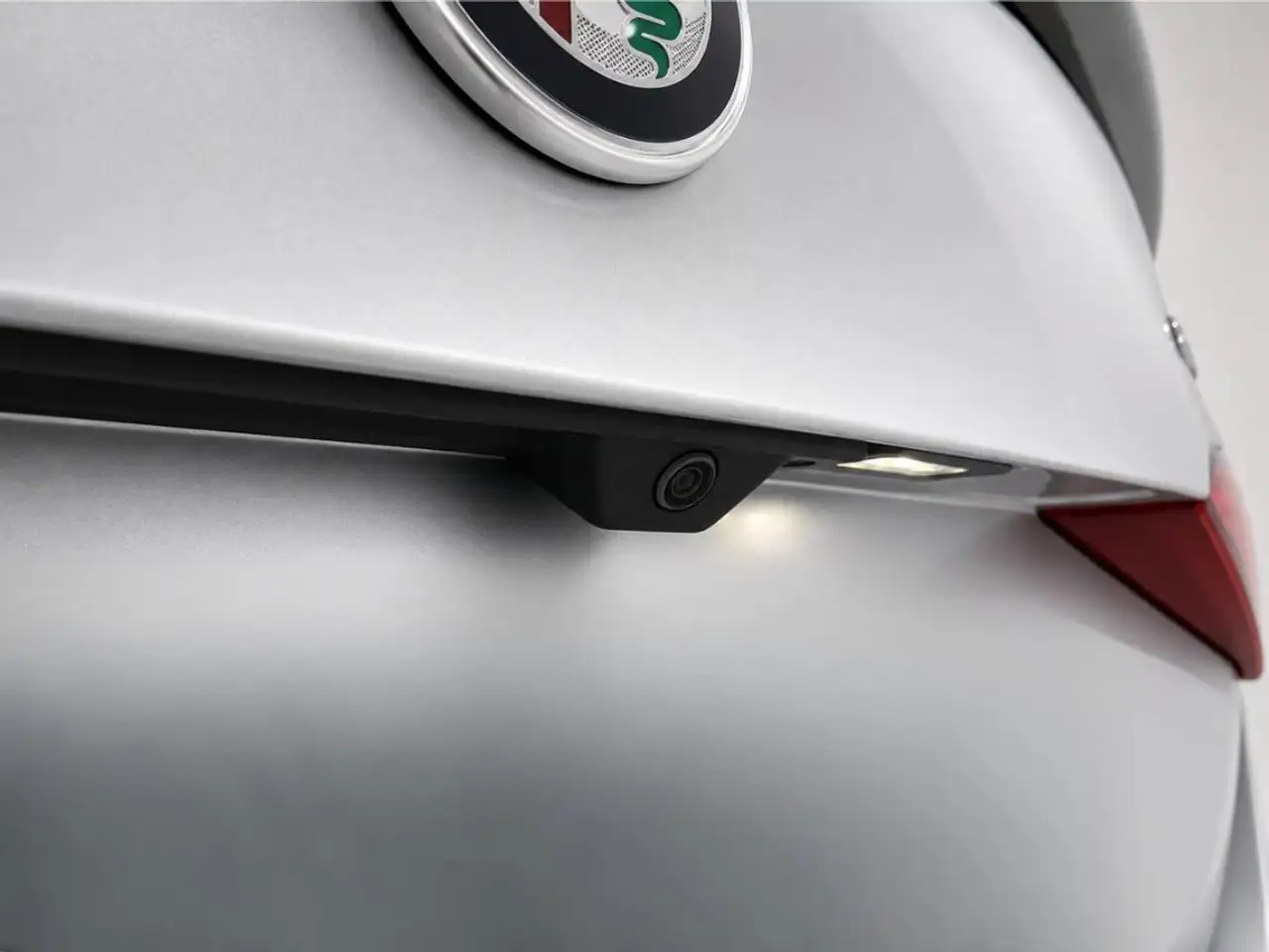 Alfa Romeo Giulia 2021 — фото 8
