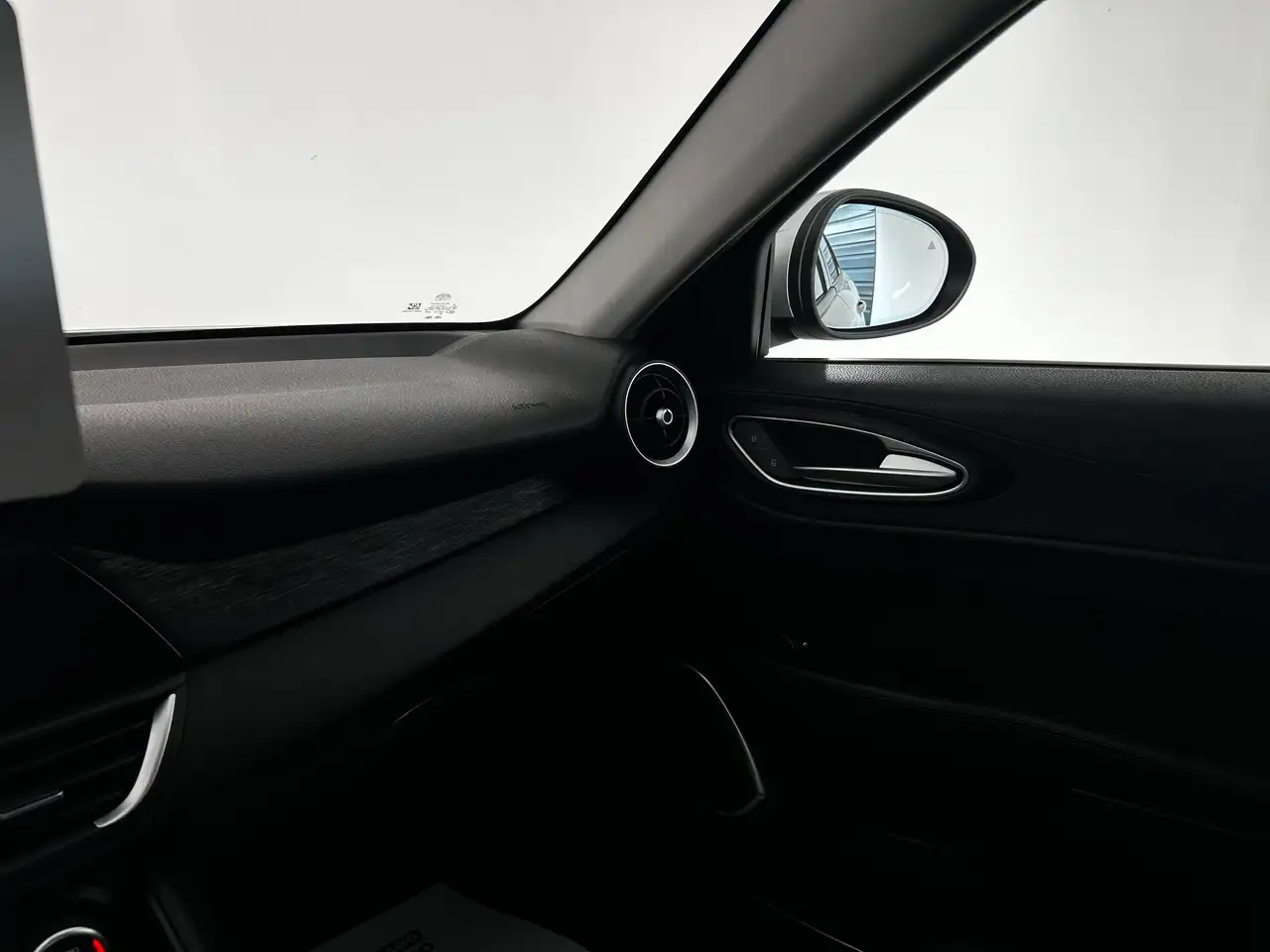 Alfa Romeo Giulia 2021 — фото 25