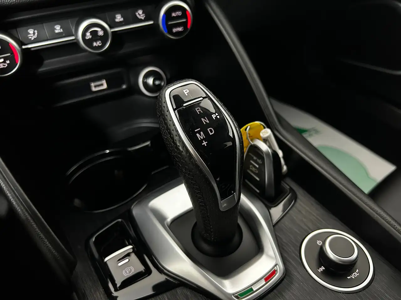 Alfa Romeo Giulia 2021 — фото 23