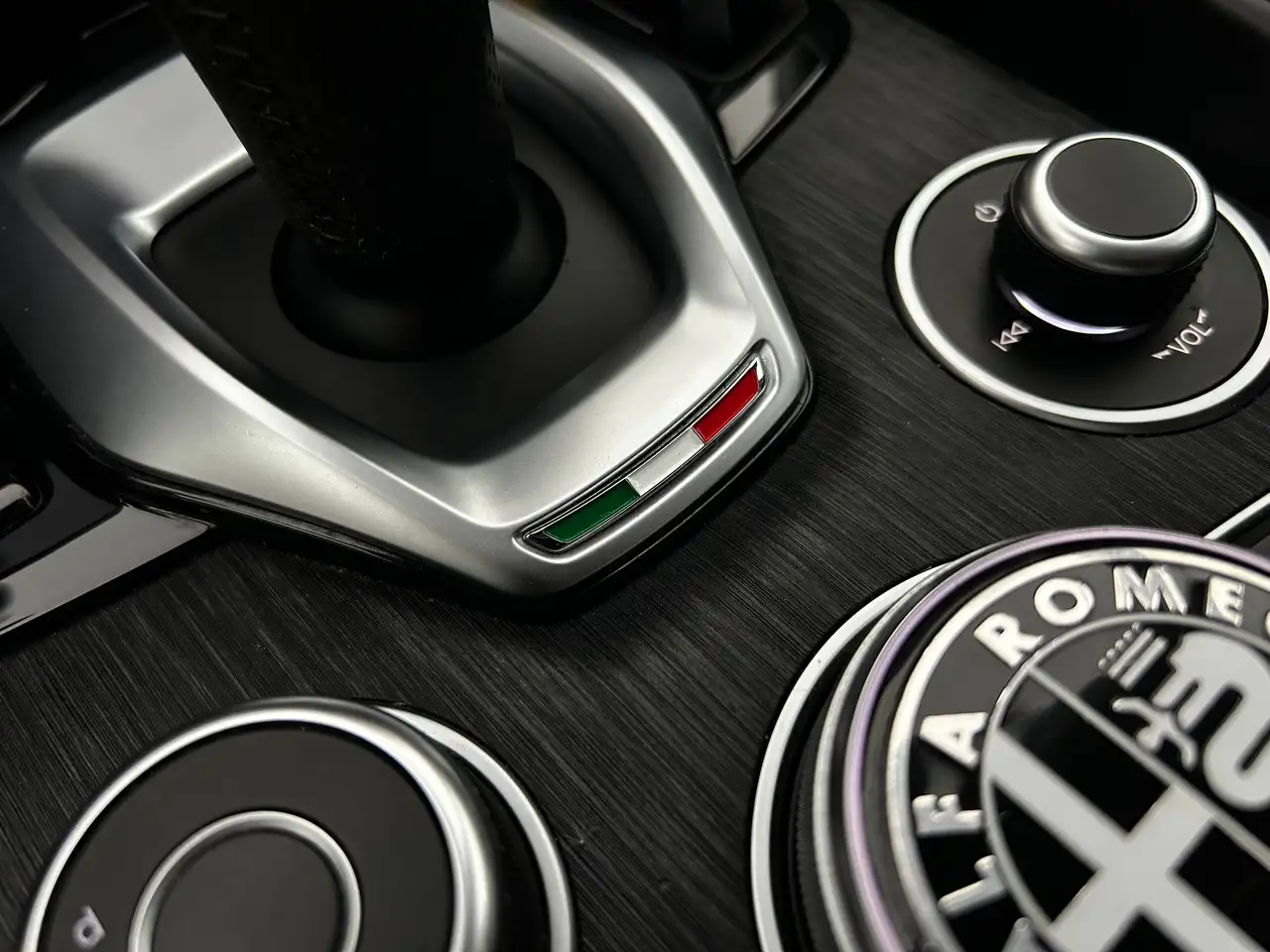 Alfa Romeo Giulia 2021 — фото 24