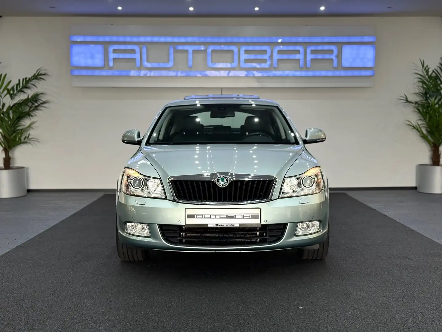 Skoda Octavia Elegance 1.4 XENON*PDC*S-DACH*T-LED*AHK Silber - 1