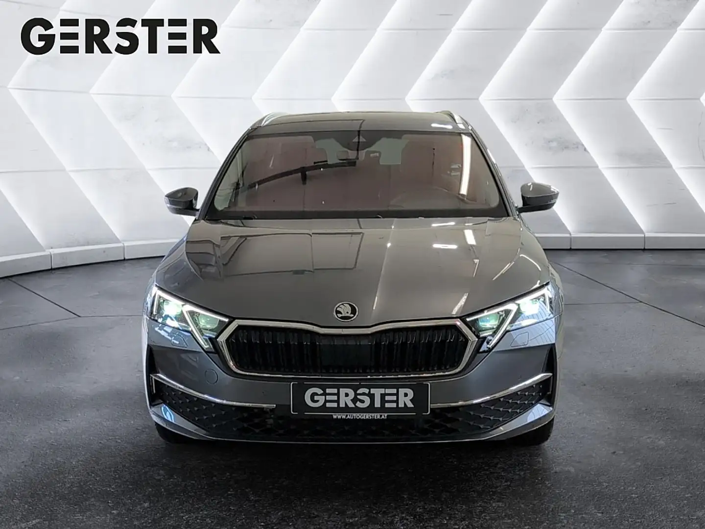 Skoda Octavia Kombi 2,0 TDI Selec Matrix 17Z Nav ACC Gris - 2