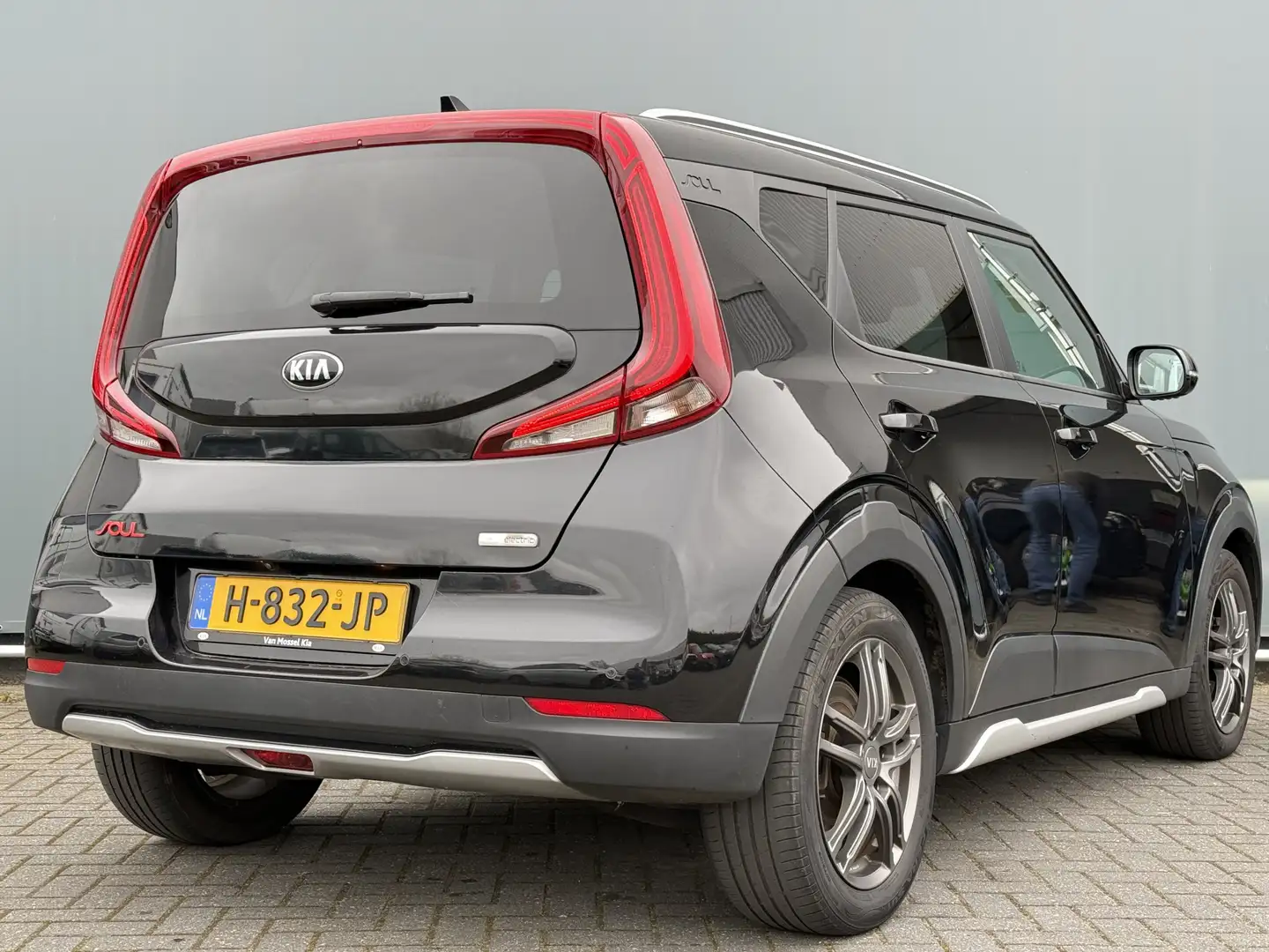 Kia Soul e-Soul BWJ 2020 204 PK ExecutiveLine 64 kWh HARMAN Černá - 2