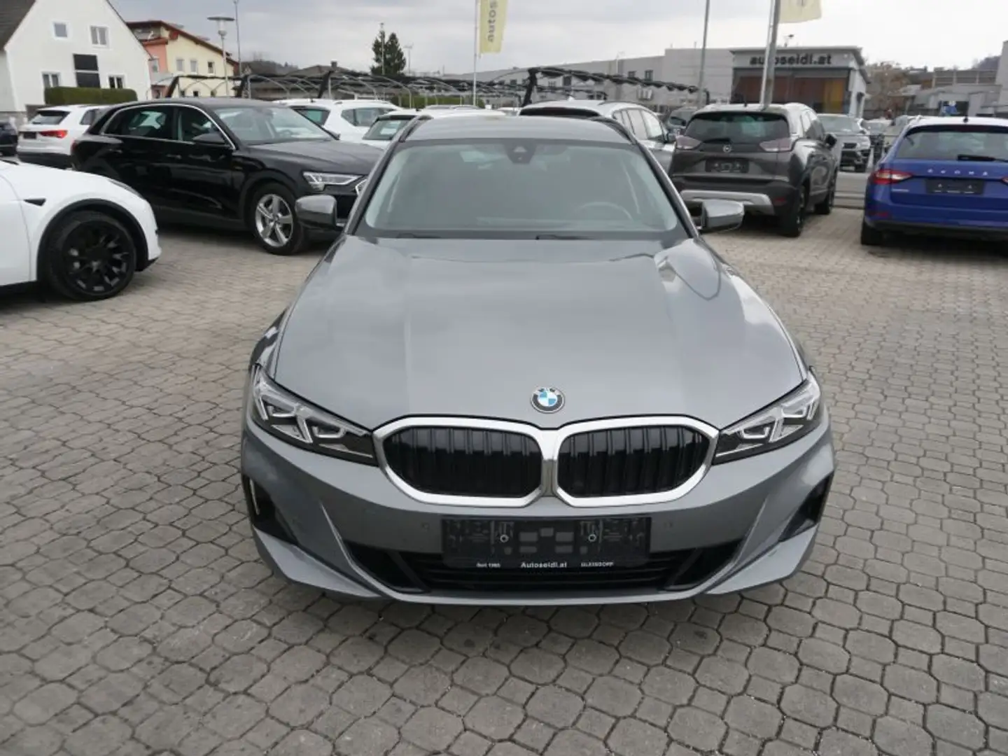 BMW 320 d Touring Aut. *FACELIFT* Grau - 2
