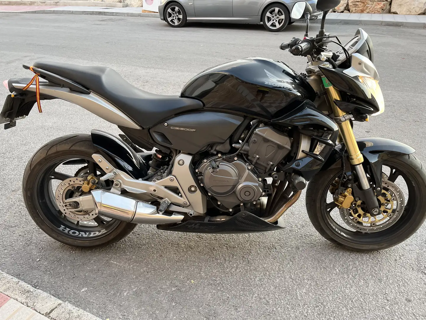 Honda Hornet regalo ptro tuvo de escape e intermitentes led - 1