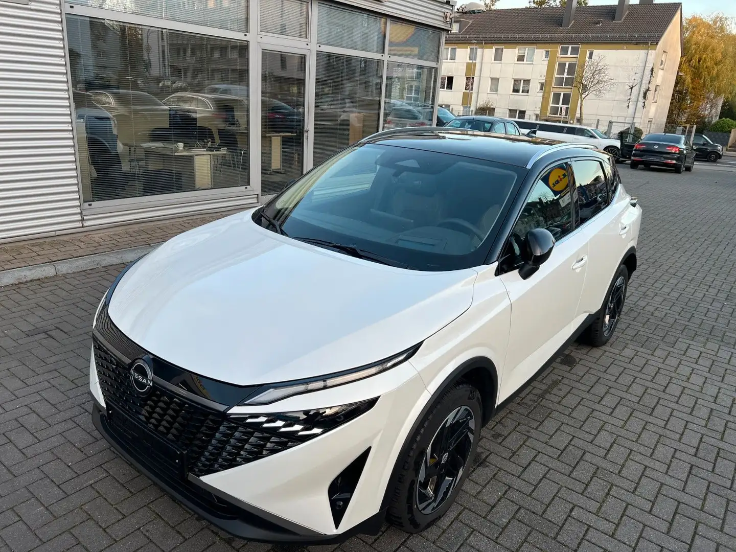 Nissan Qashqai N-Connecta/Head-Up/Panorama/360° Kamera Weiß - 2