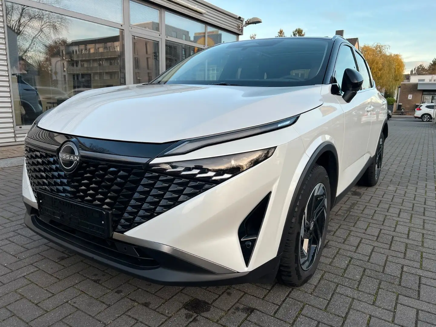Nissan Qashqai N-Connecta/Head-Up/Panorama/360° Kamera Weiß - 1