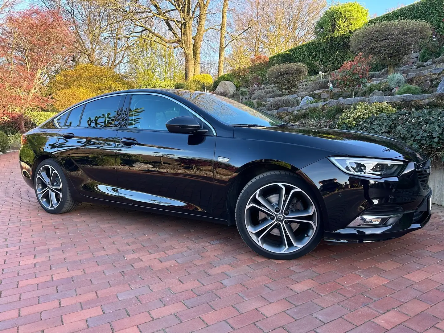Opel Insignia Insignia Grand Sport 1.6 Turbo EXCLUSIVE OPC-LINE Schwarz - 1