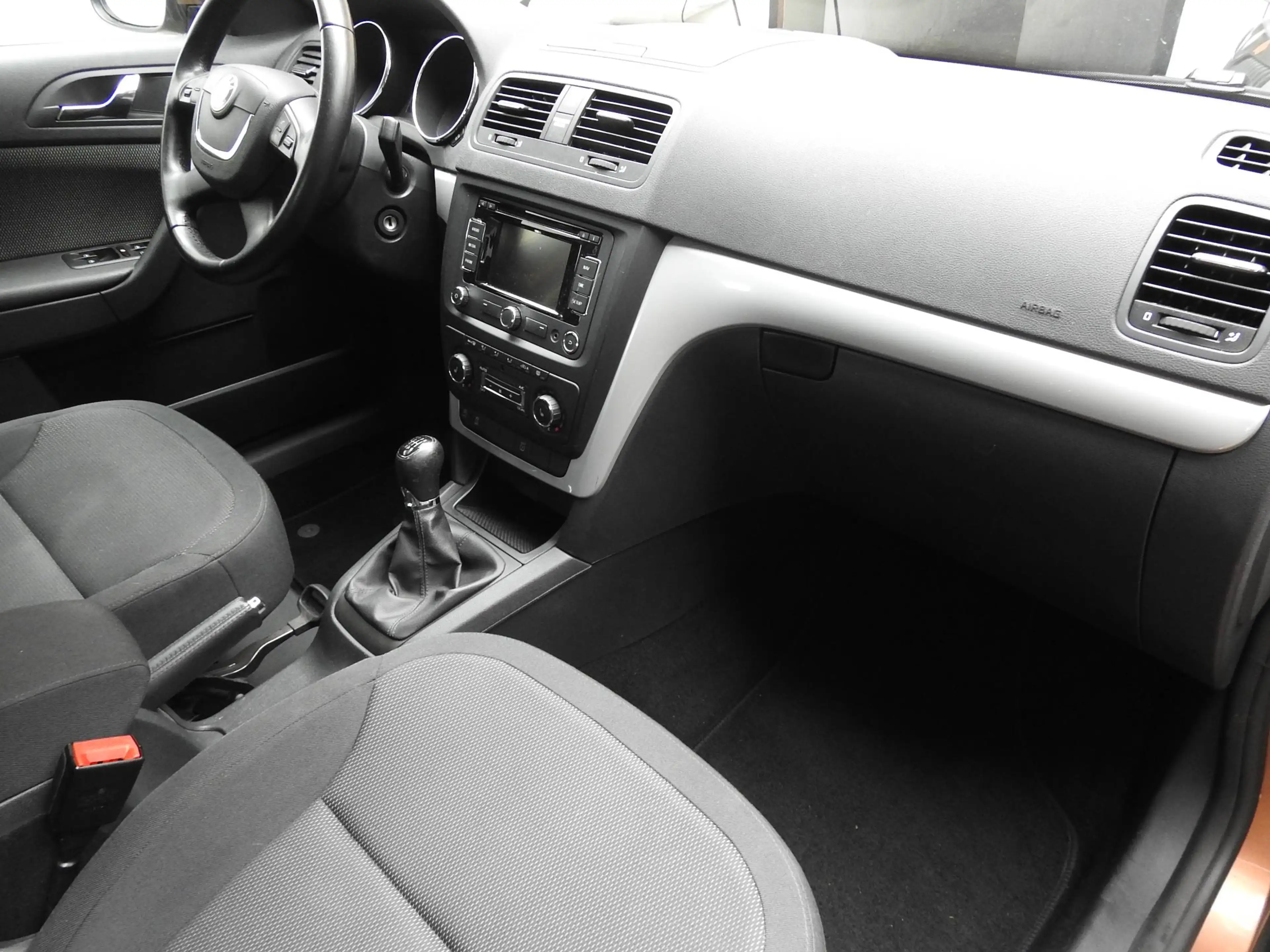 Skoda Yeti 1.4 TSI.122PS. Anhängerkupplung. Sitzheizung — photo 37
