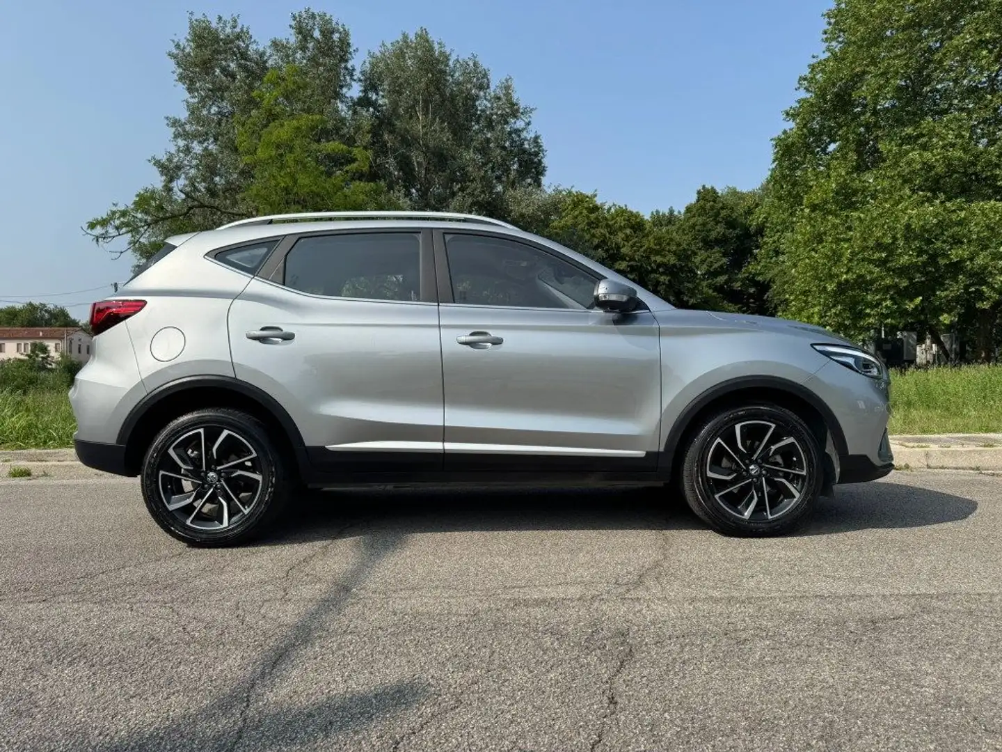 MG ZS 1.5 VTi-tech Luxury Argent - 2