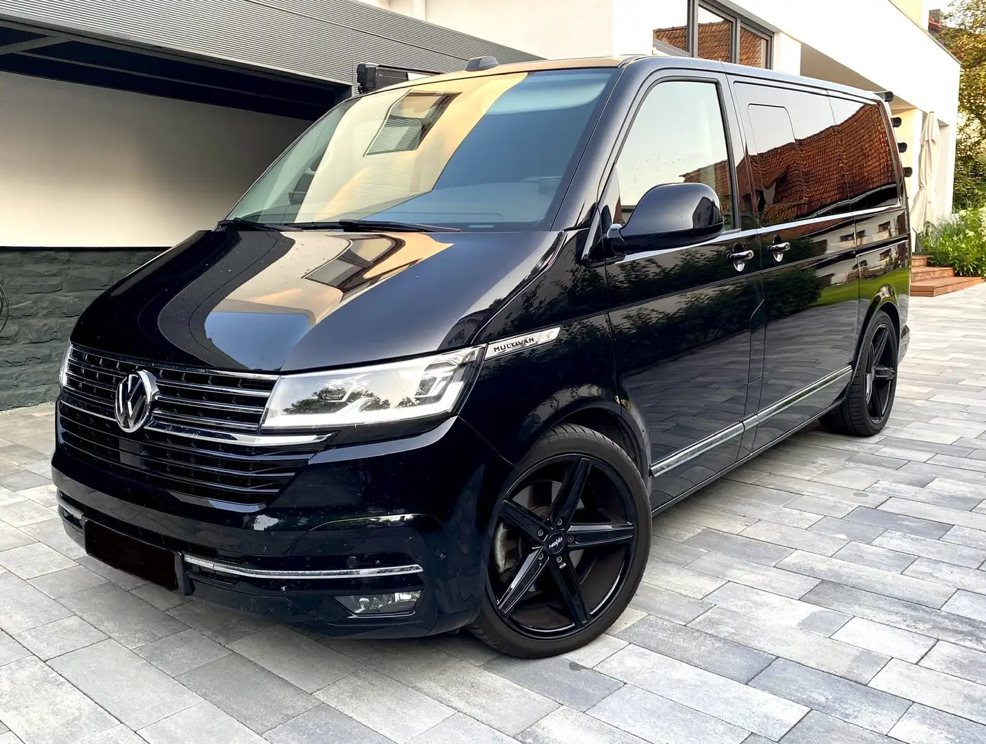 Volkswagen T6.1 Multivan TDI Highline AHK/Stdzg/Leder/20“ Negro - 1