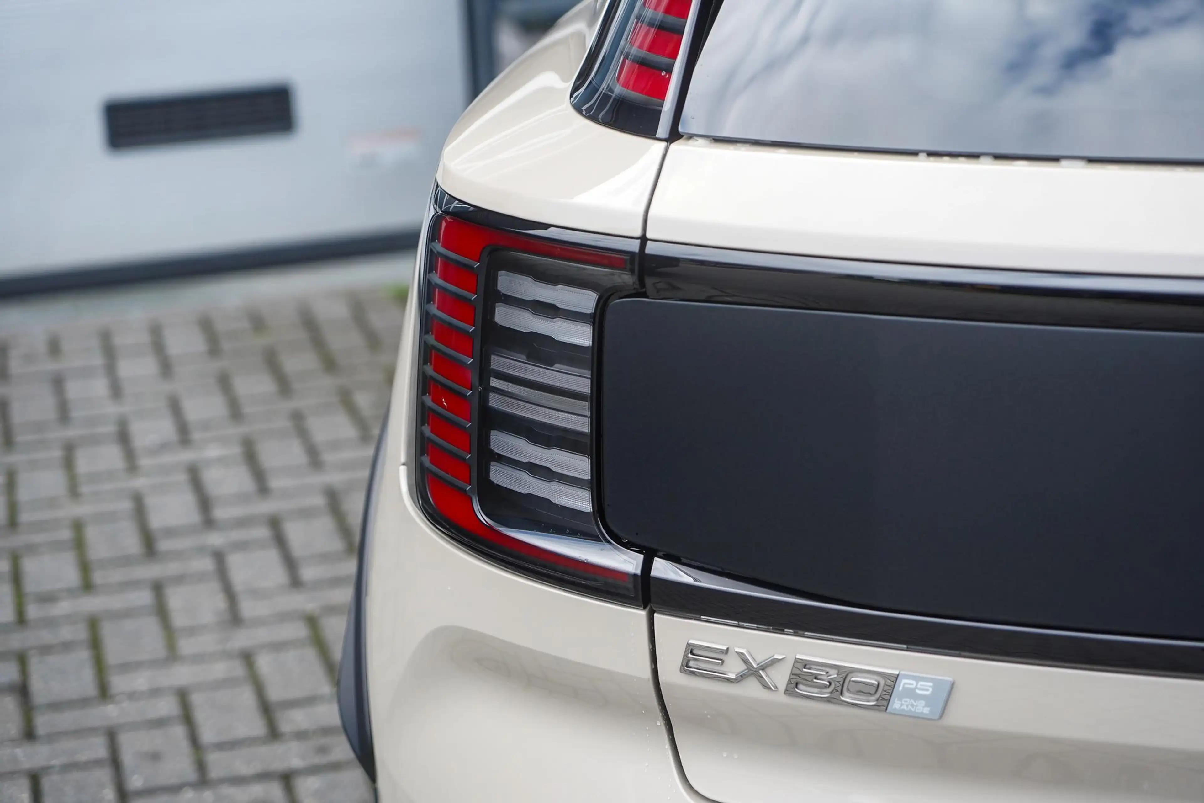 Volvo EX30 Cross Country P5 Long Range Plus Europa 69 kWh | S — photo 8