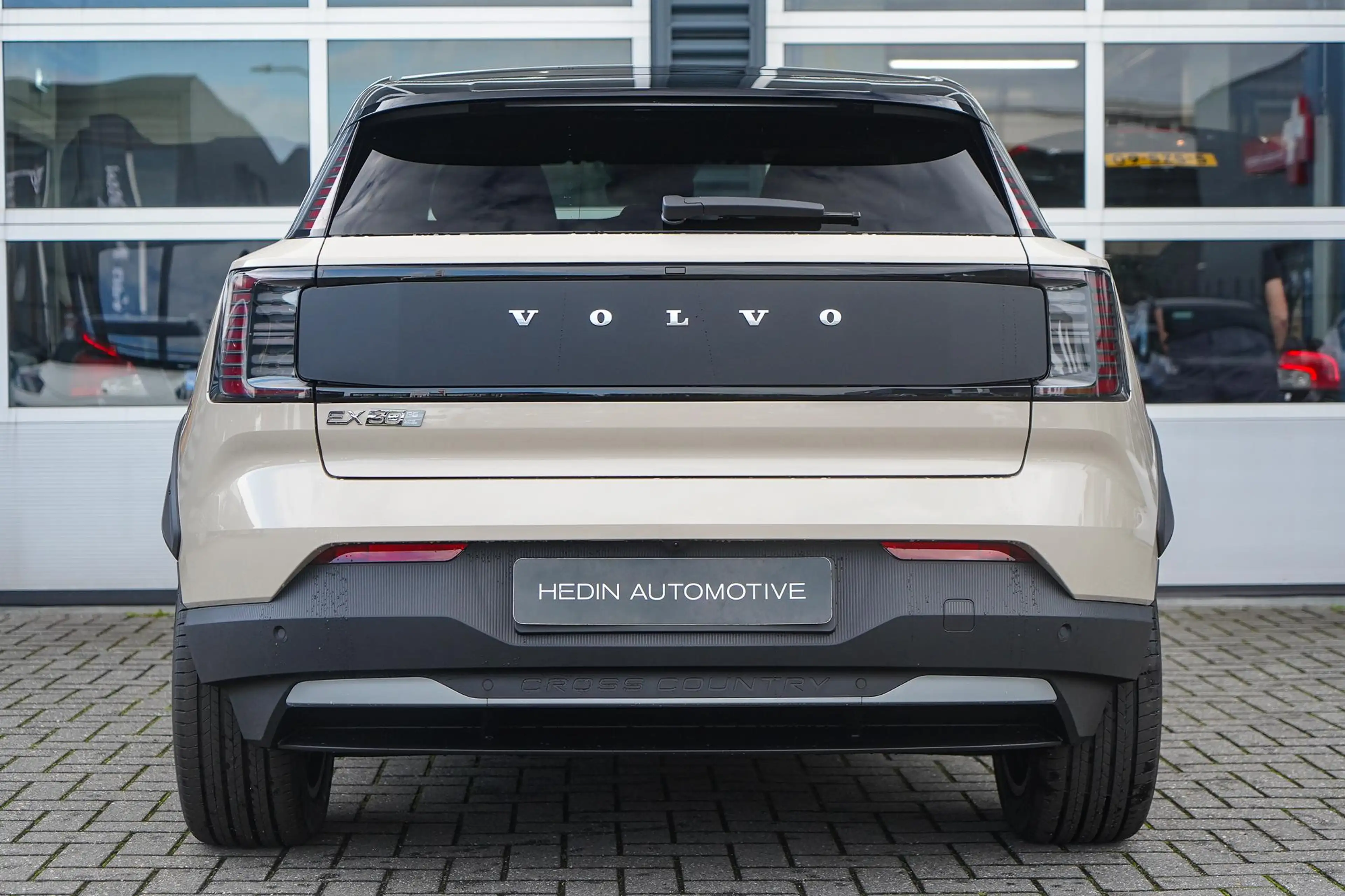 Volvo EX30 Cross Country P5 Long Range Plus Europa 69 kWh | S — photo 5