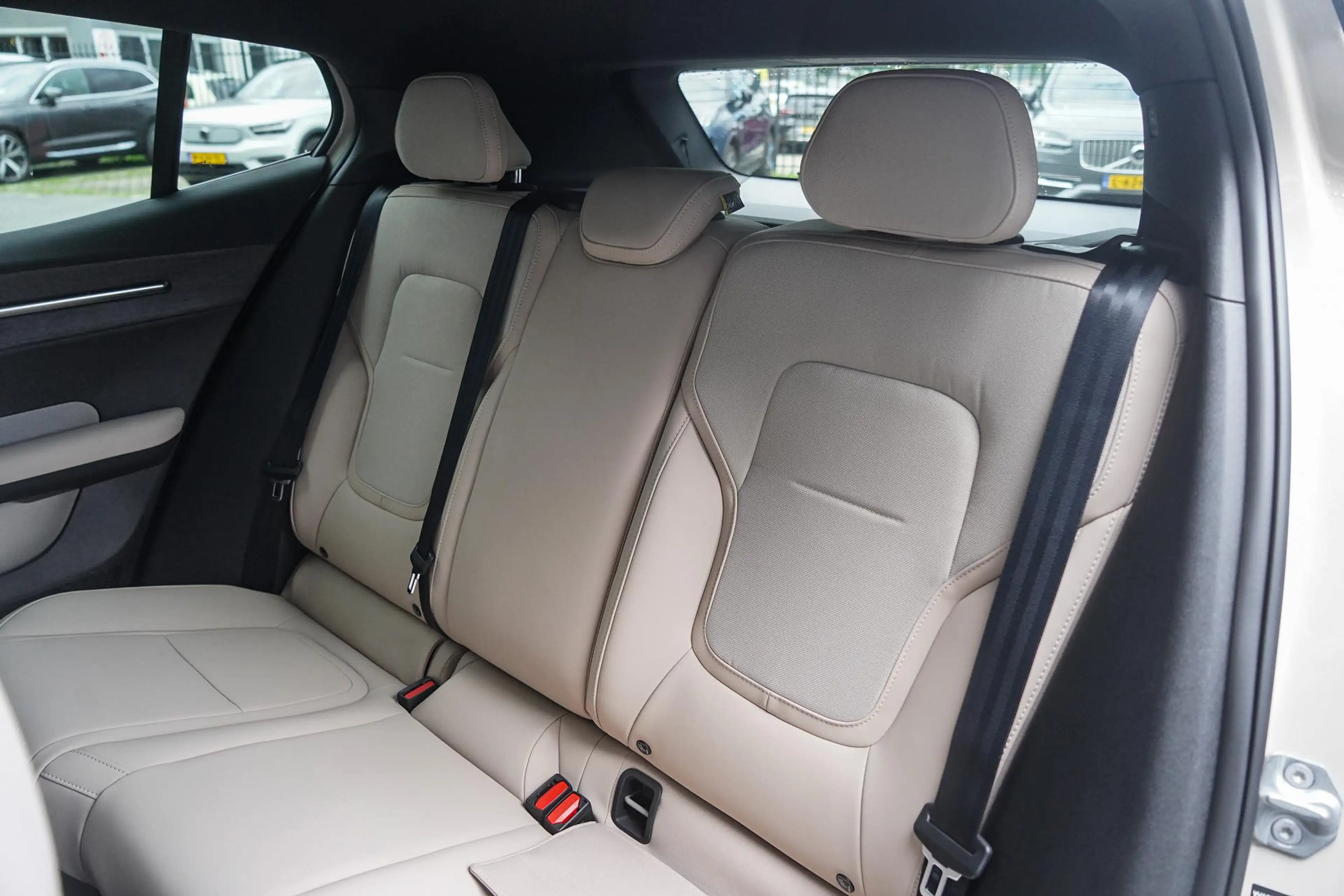 Volvo EX30 Cross Country P5 Long Range Plus Europa 69 kWh | S — photo 14