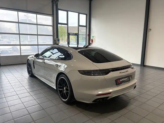 Porsche Panamera view 4