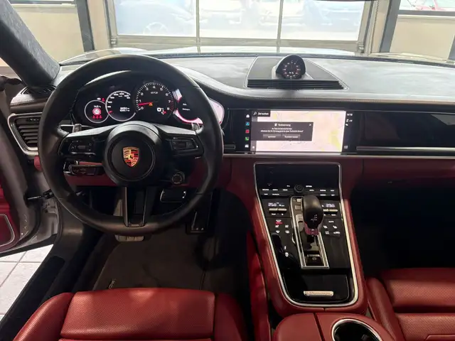 Porsche Panamera view 9