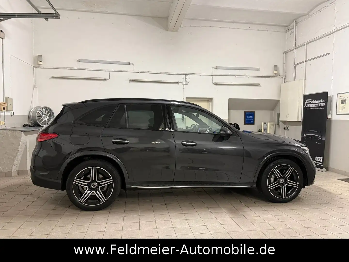 Mercedes-Benz GLC 220 d 4M*AMG*Night*PANO*Distr*Digi*AHK*KEYGO Grau - 2