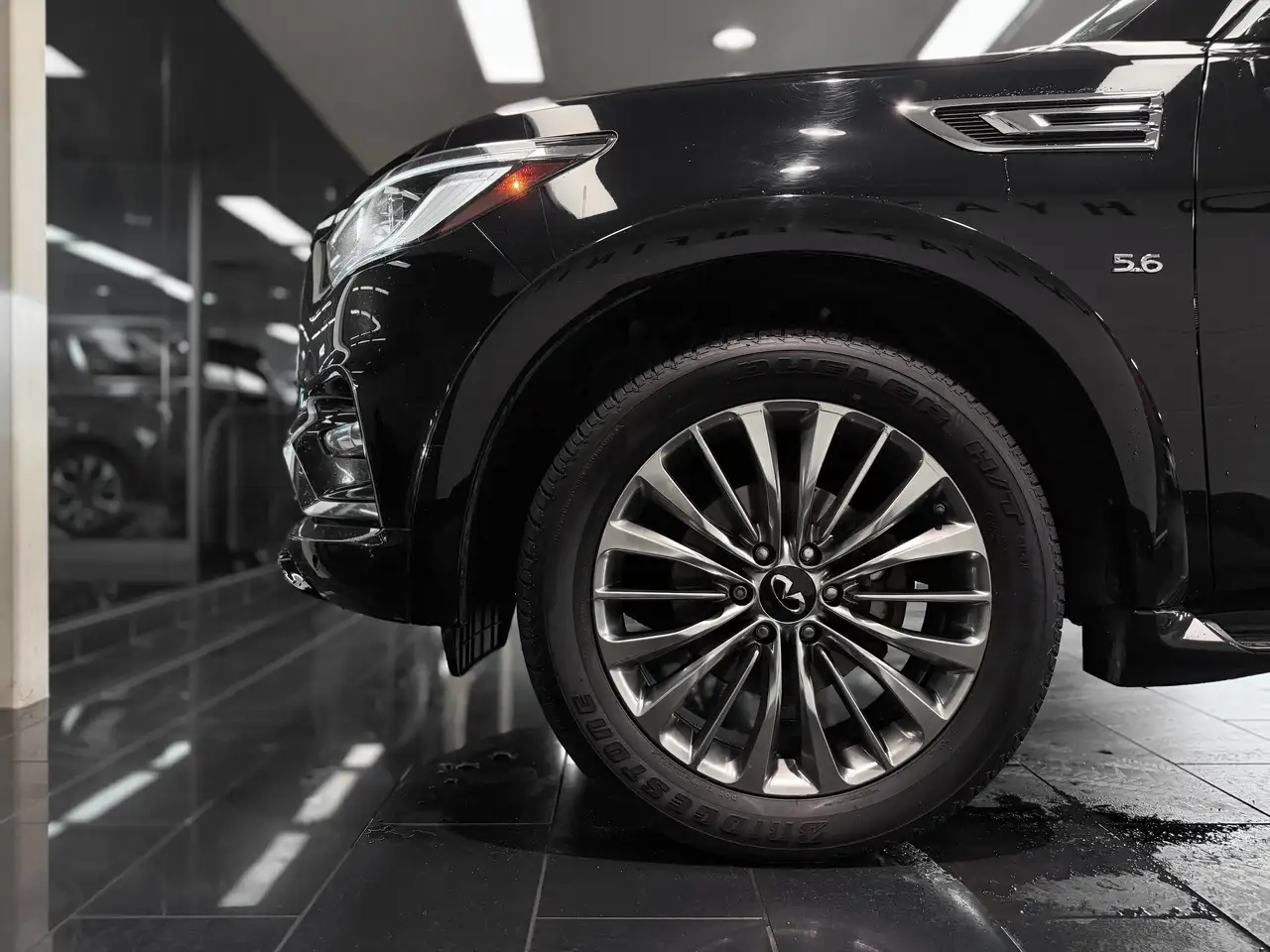 Infiniti QX80 photo Infiniti QX80