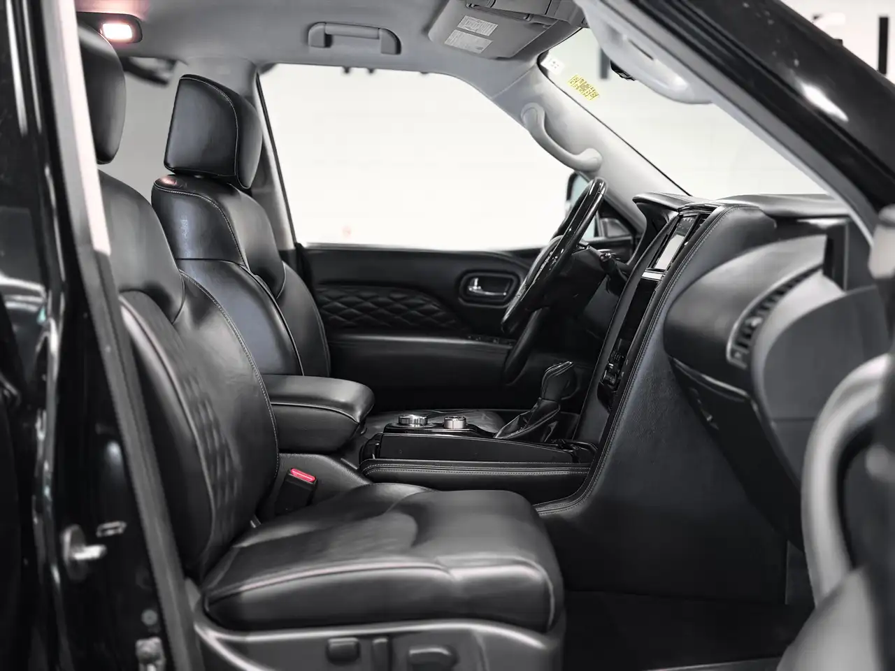 Infiniti QX80 photo Infiniti QX80