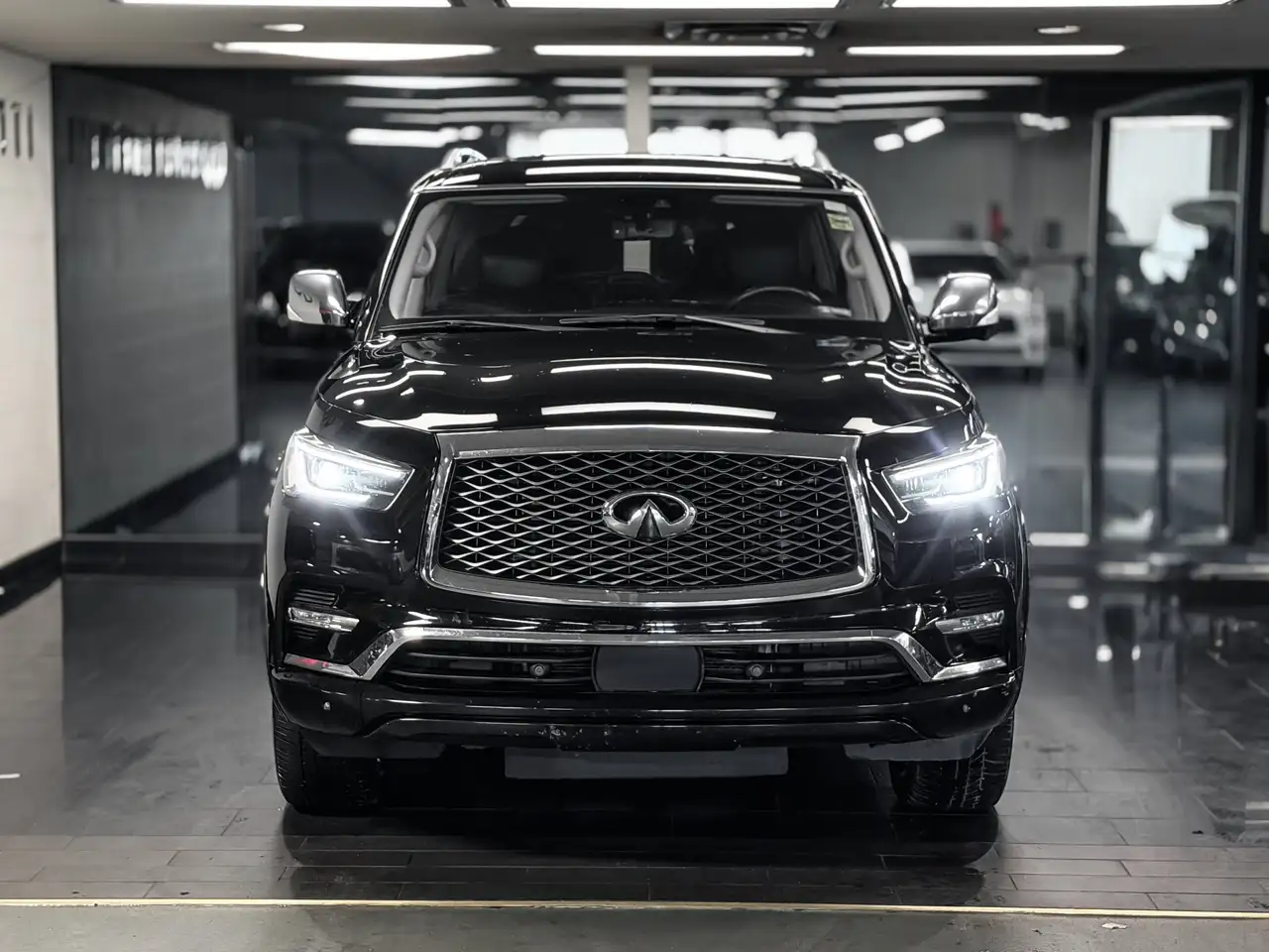 Infiniti QX80 photo Infiniti QX80