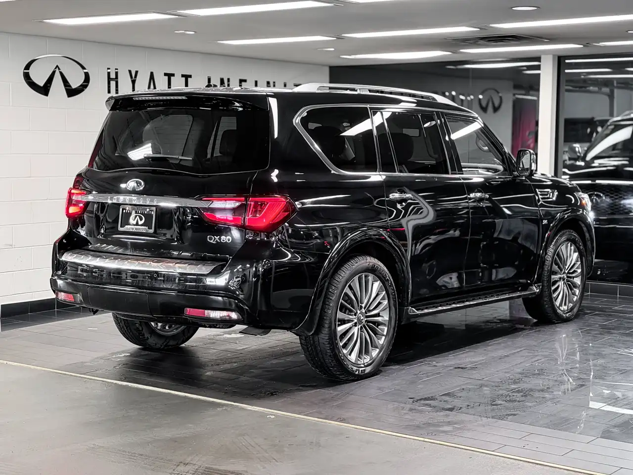 Infiniti QX80 photo Infiniti QX80