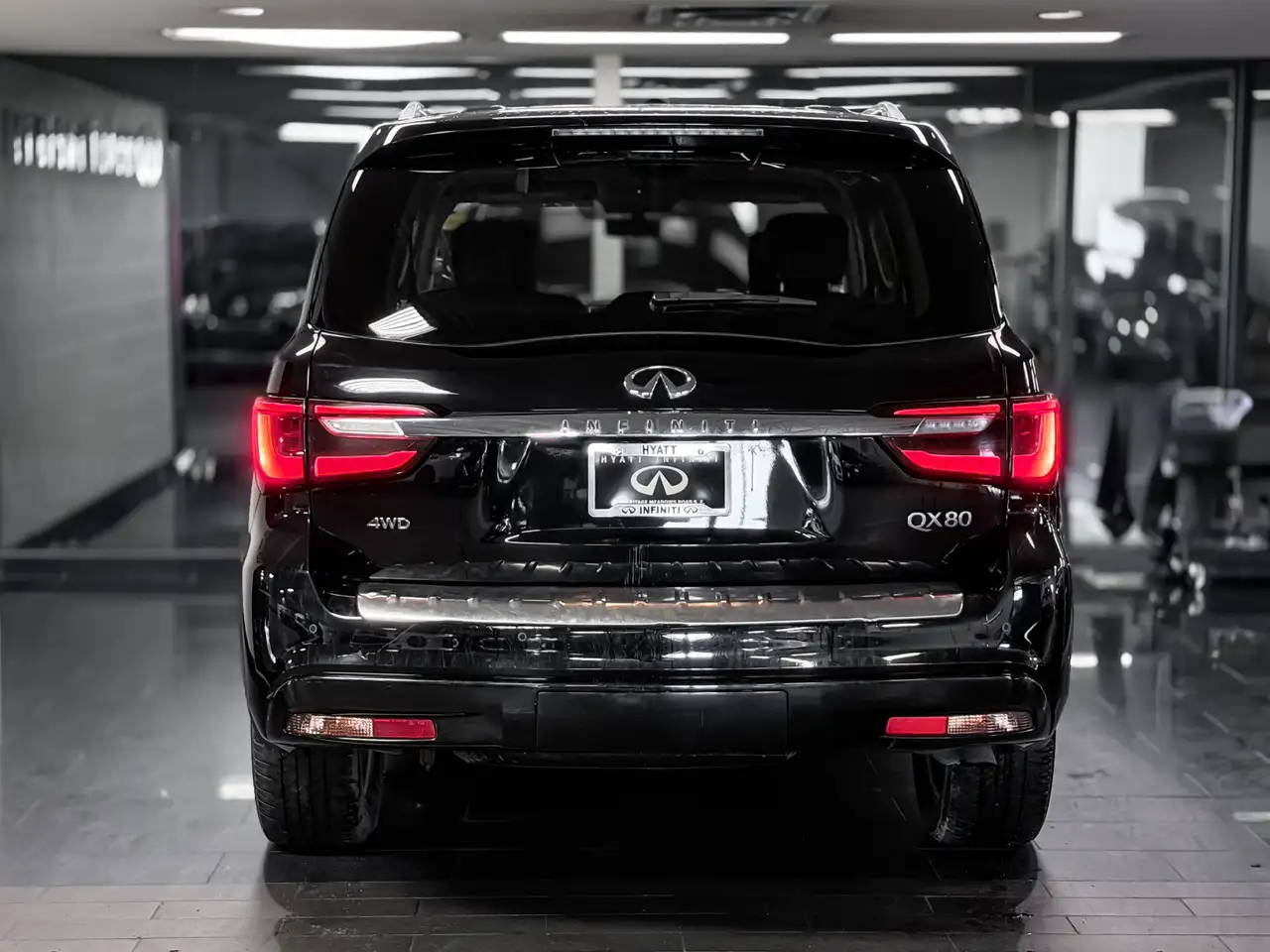 Infiniti QX80 photo Infiniti QX80