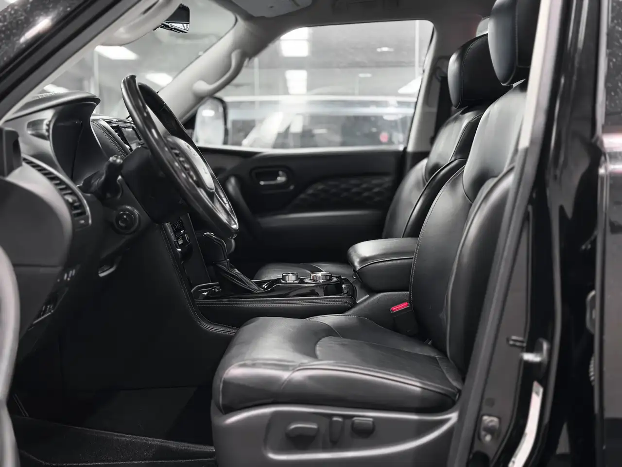 Infiniti QX80 photo Infiniti QX80