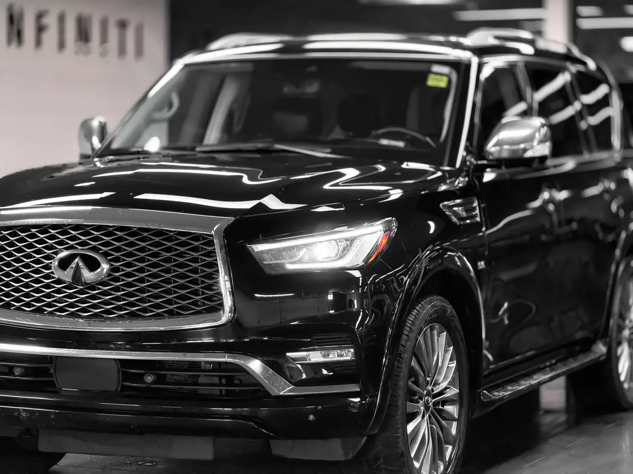 Infiniti QX80 photo Infiniti QX80