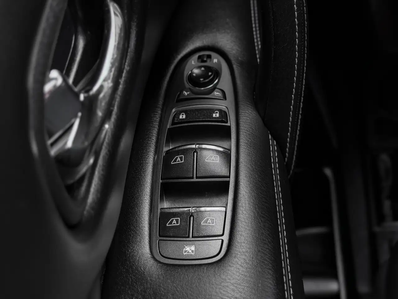 Infiniti QX80 photo Infiniti QX80