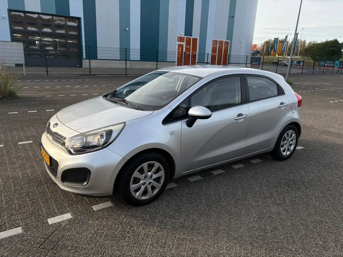 Kia Rio 1.2 CVVT Comf. Pack Grau - 2