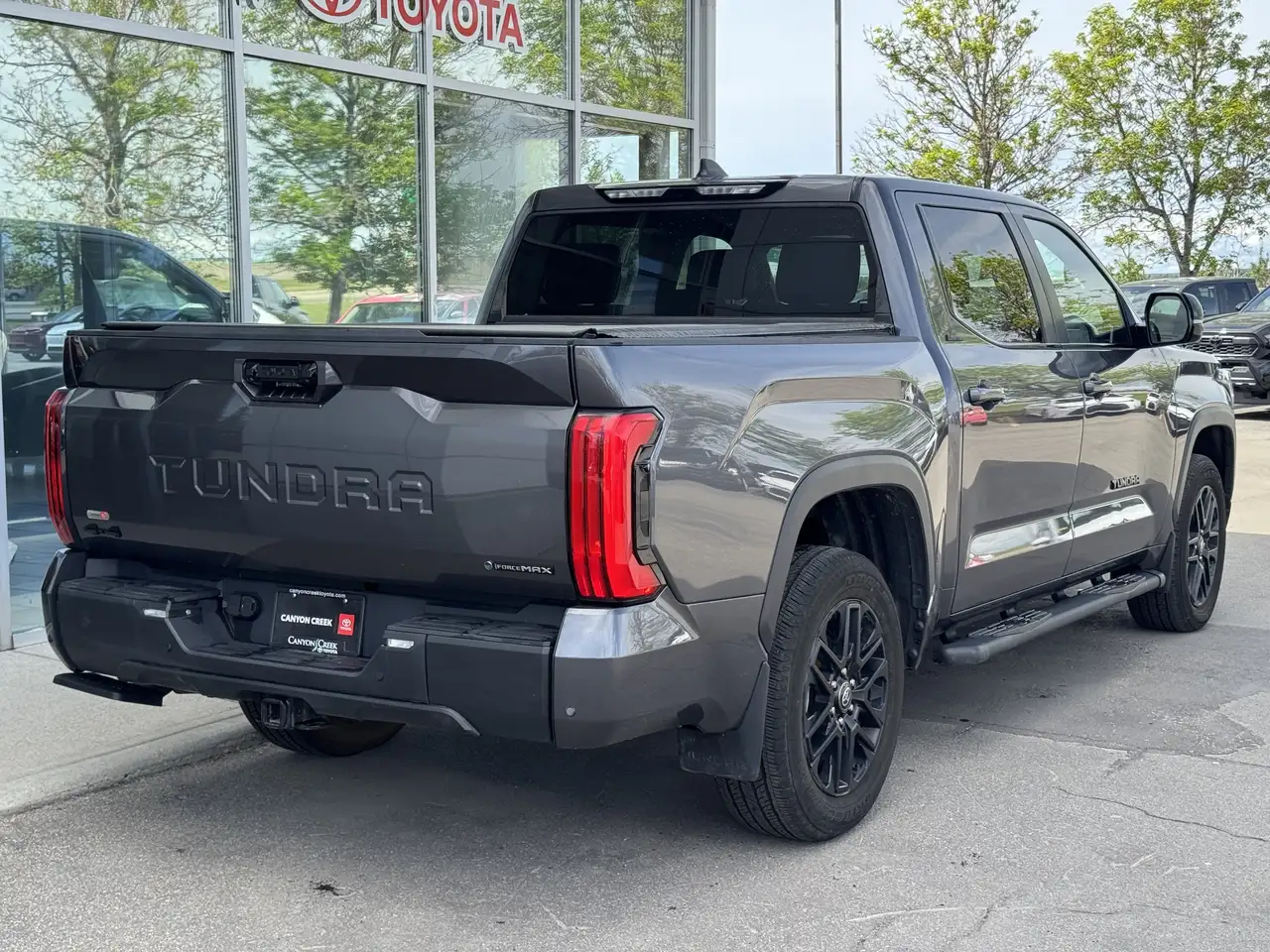 Toyota Tundra снимка Toyota Tundra