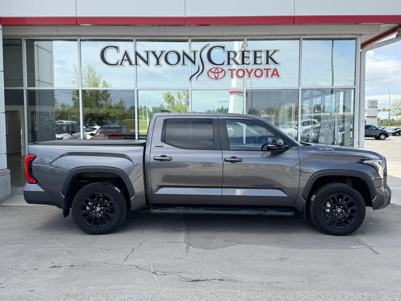 Toyota Tundra снимка Toyota Tundra
