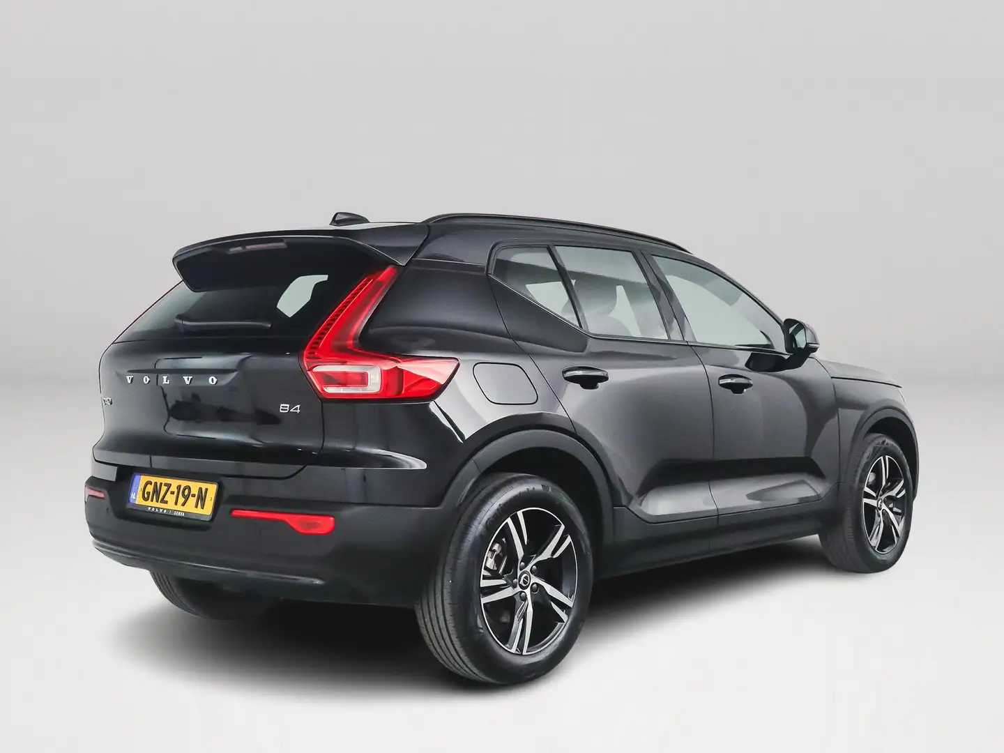 Volvo XC40 B4 Aut. Plus Dark | Harman Kardon | Stoel- en stuu Zwart - 2