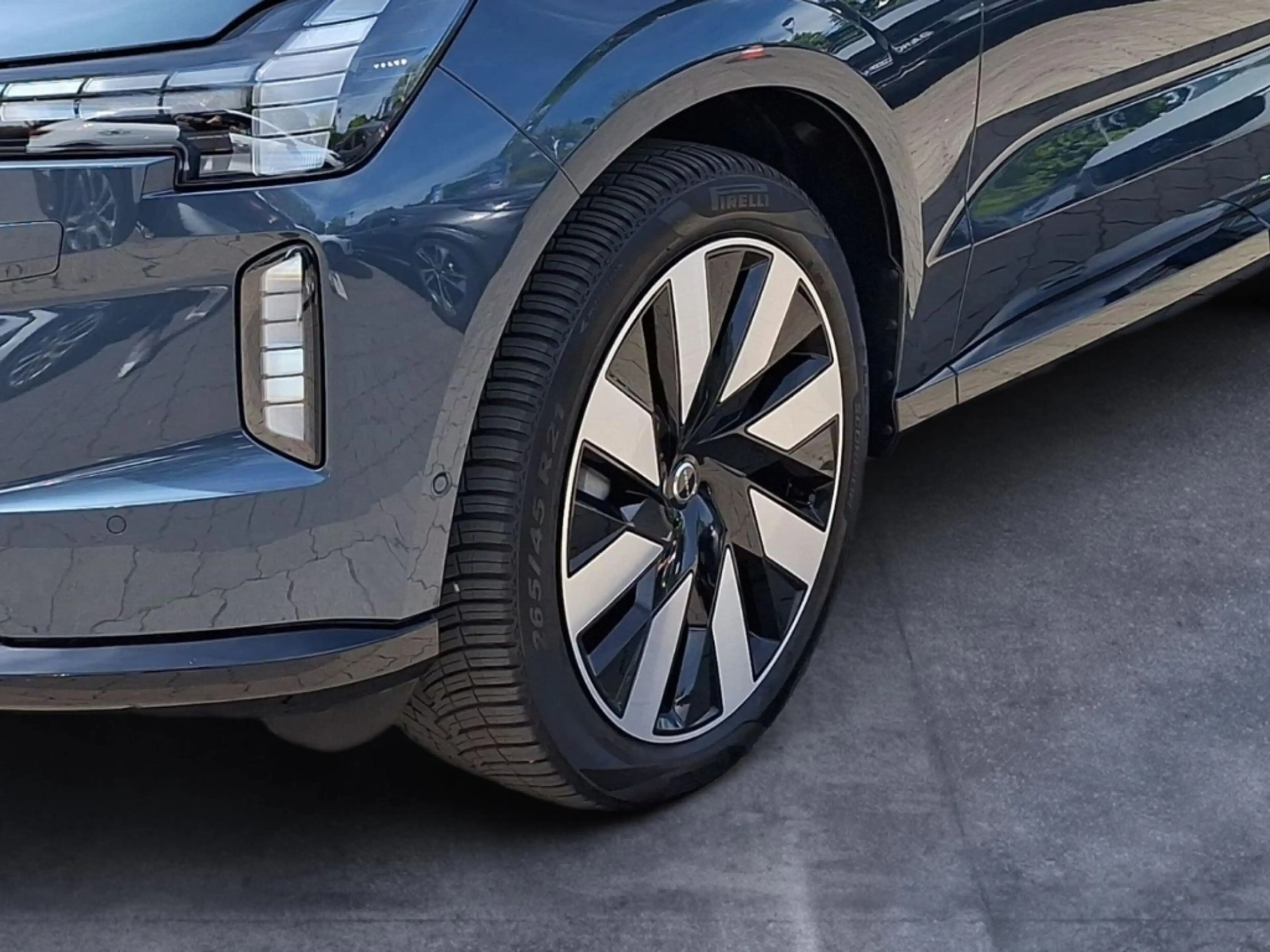 Volvo EX90 Performance Pure Electric AWD Ultra 6-Sitzer — photo 6