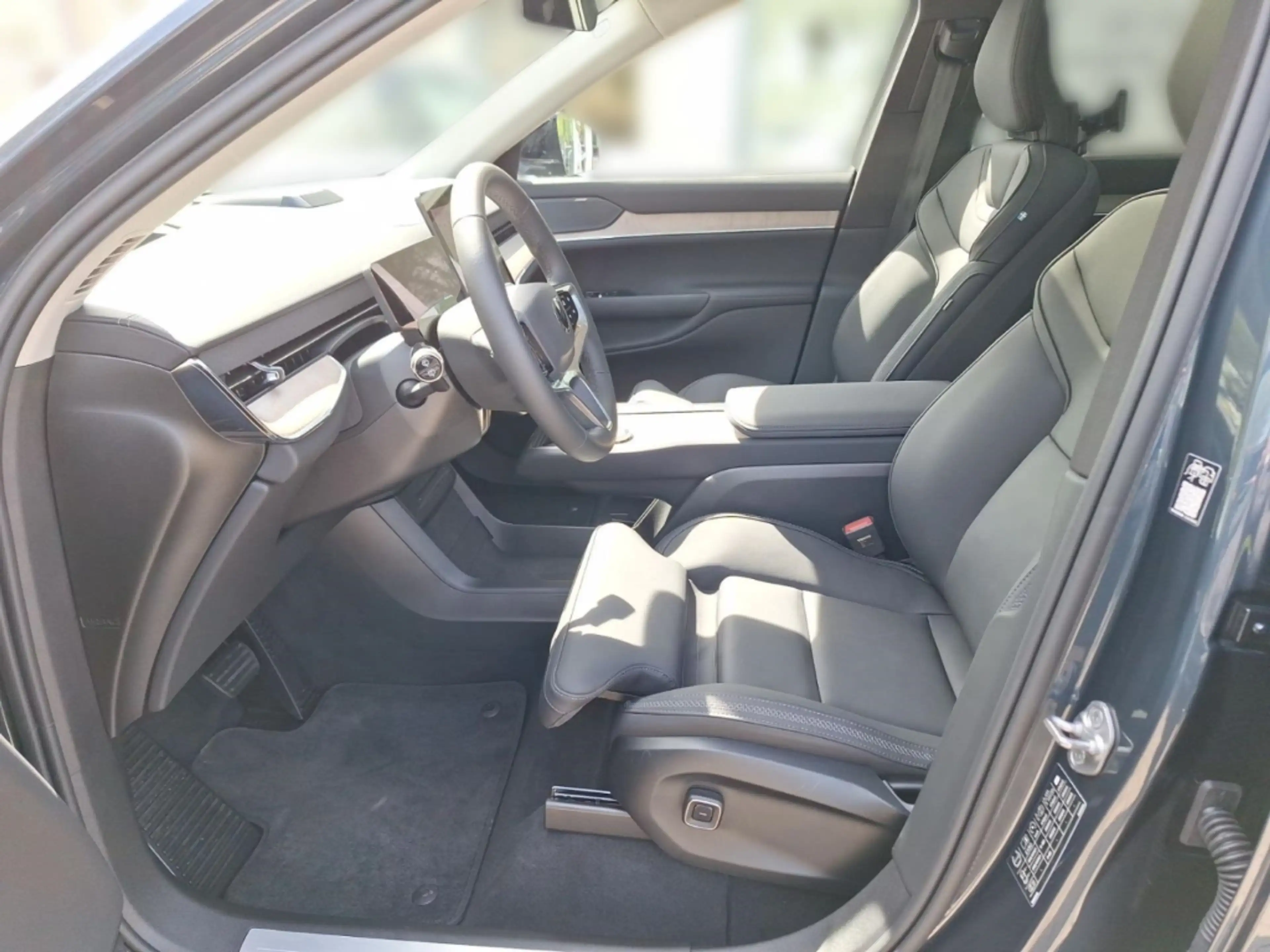 Volvo EX90 Performance Pure Electric AWD Ultra 6-Sitzer — photo 7