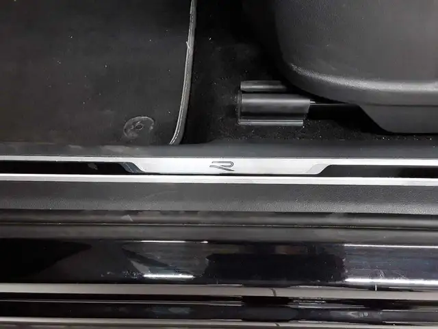Volkswagen Tiguan view 19