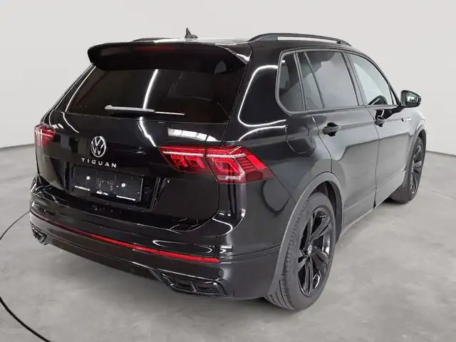 Volkswagen Tiguan view 4