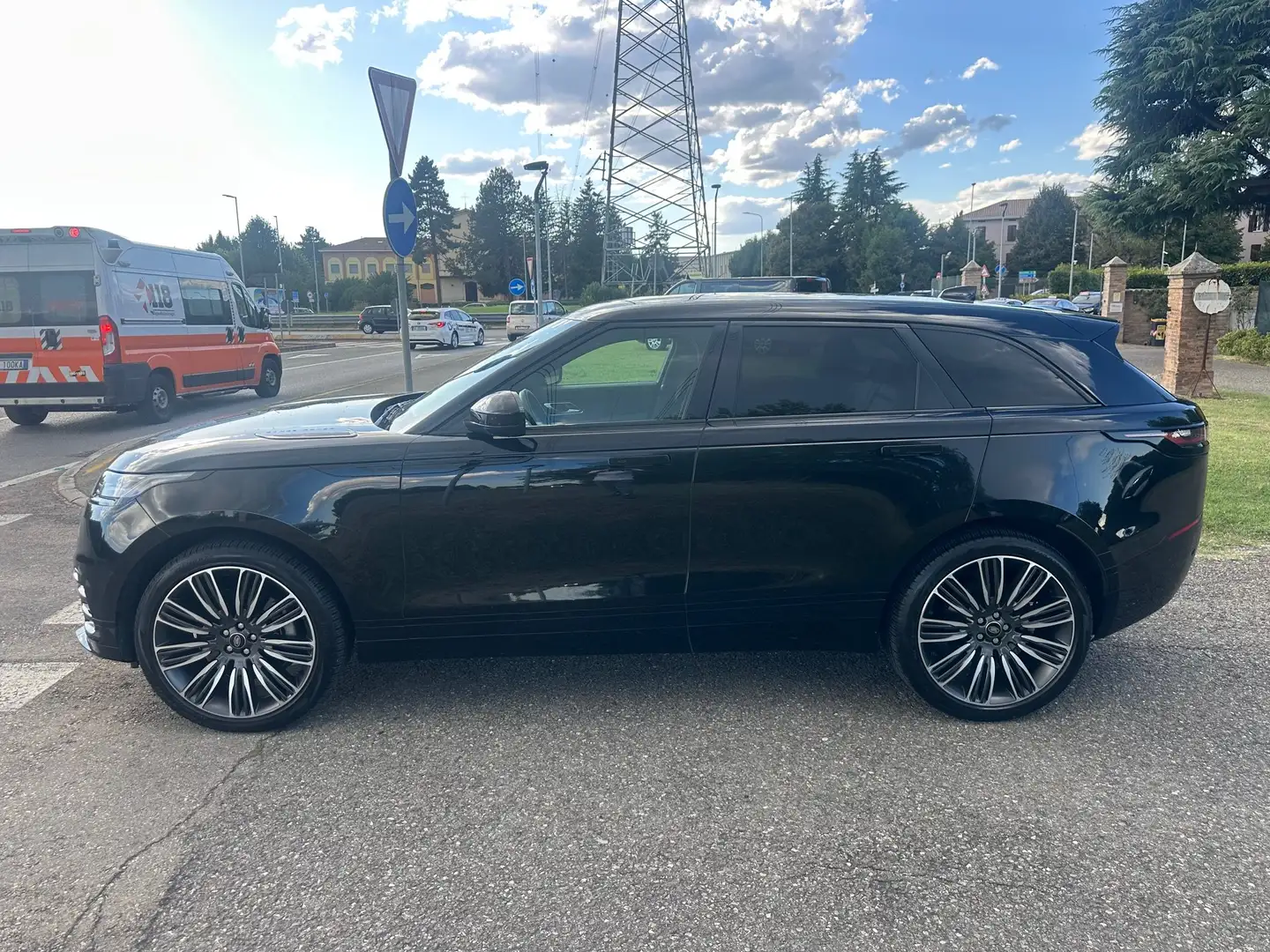 Land Rover Range Rover Velar 3.0d i6 mhev R-Dynamic SE 4wd 300cv auto Noir - 2