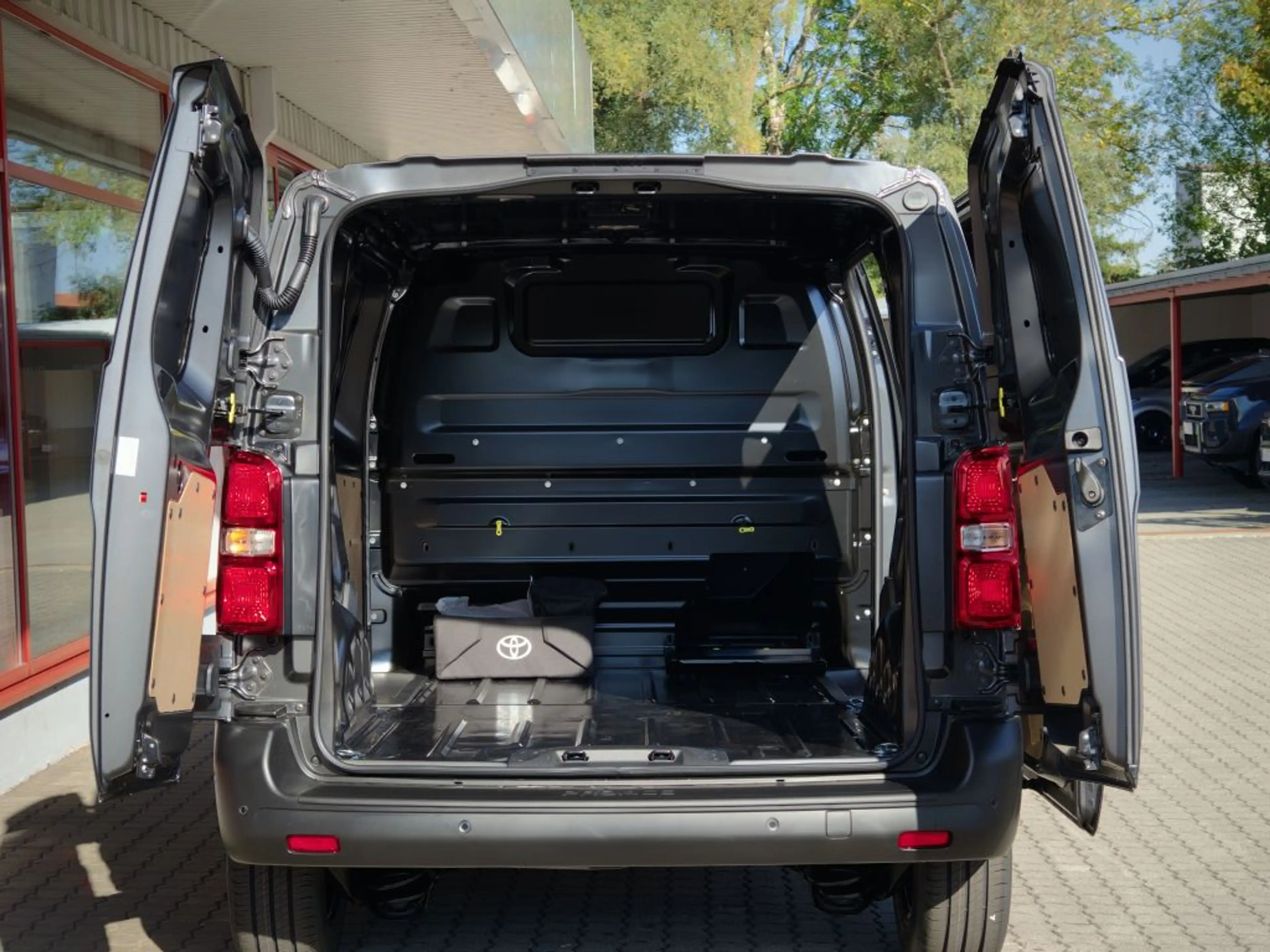 Toyota Proace 2,2-l-D L1 4türig Select mit Sitzheizung — photo 13