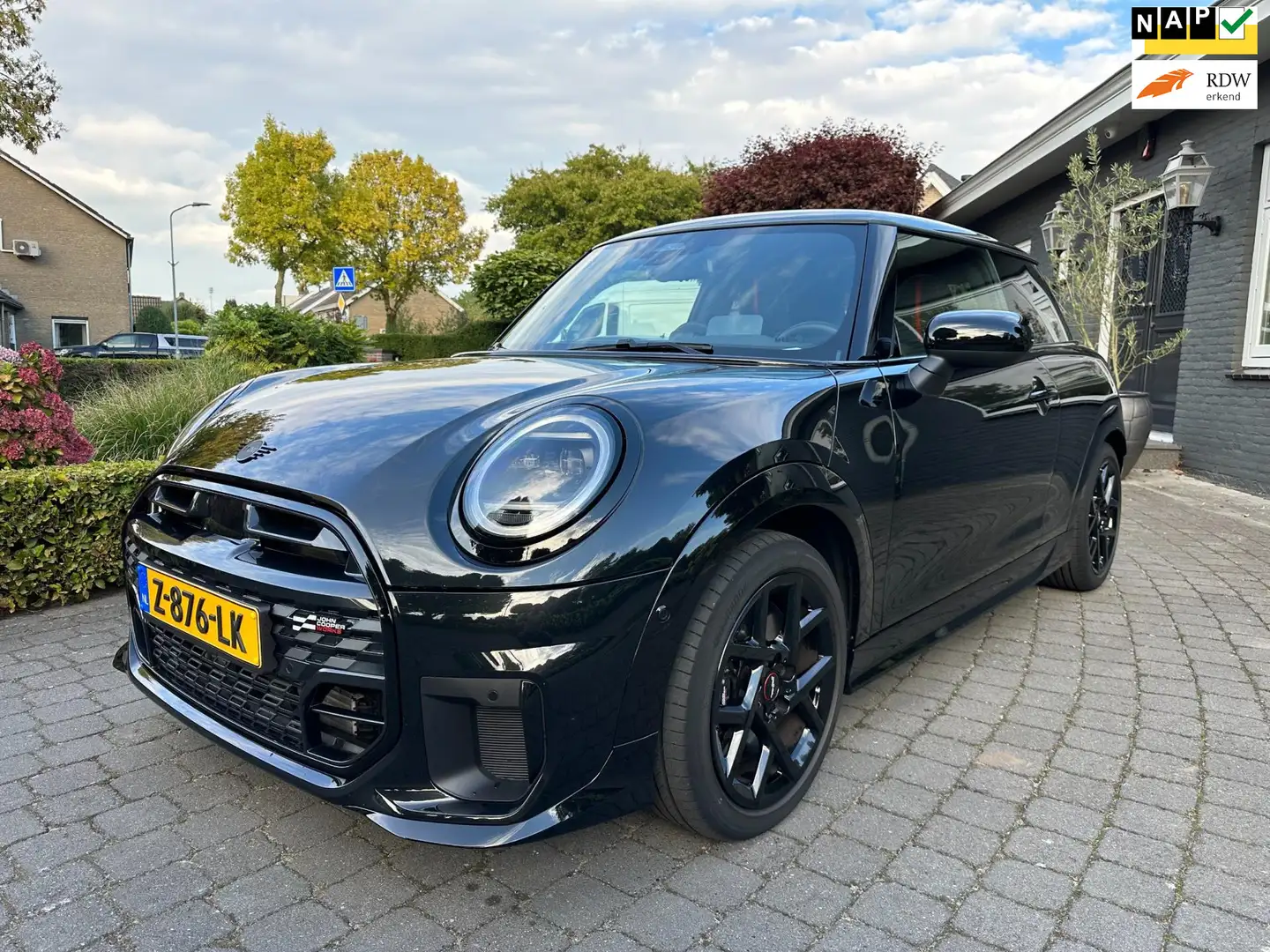 MINI John Cooper Works 1.5 C Cooper M, Pano, Org NL, Dealer Garantie Zwart - 1