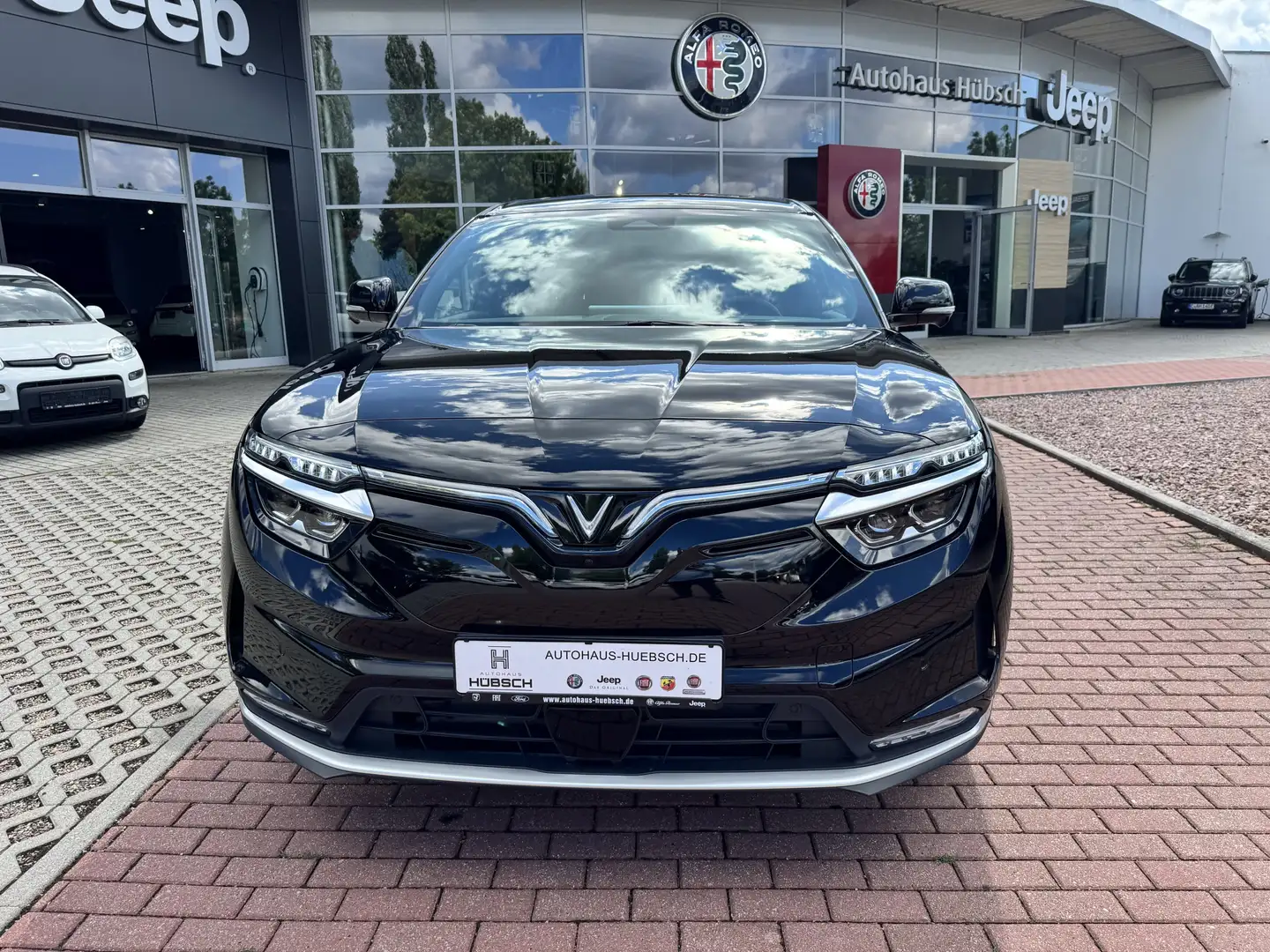VinFast VF 8 VF8 AWD Plus Zwart - 1